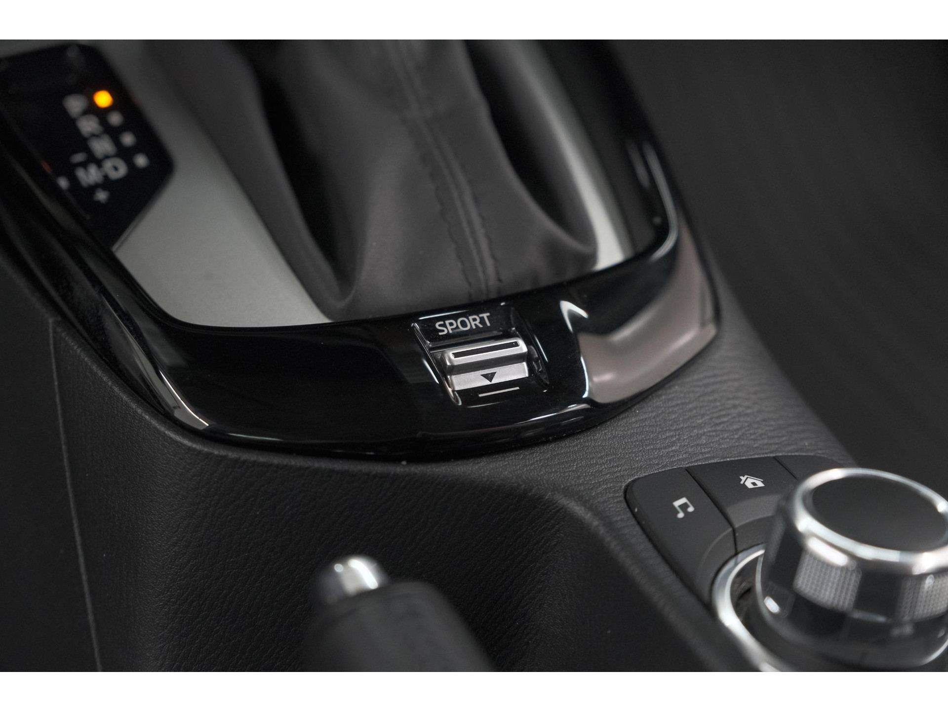 Mazda CX-3 2.0 SkyActiv-G 150 GT-M 4WD | Trekhaak | Camera | Dodehoekdetectie | Head-Up Display | Parkeersensoren