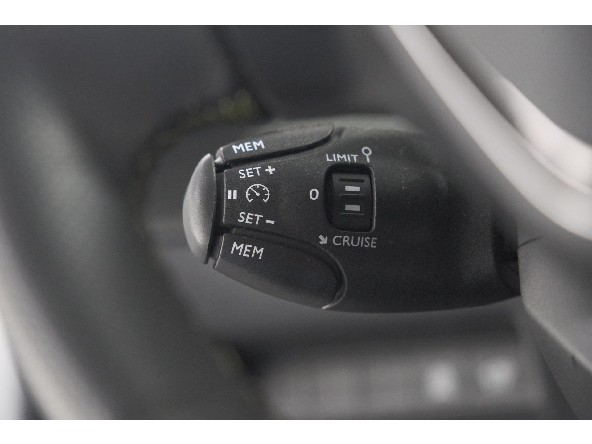 Peugeot 208 Hybrid 136 e-DCS6 GT | Camera | Apple Carplay & Android Auto | Parkeersensoren