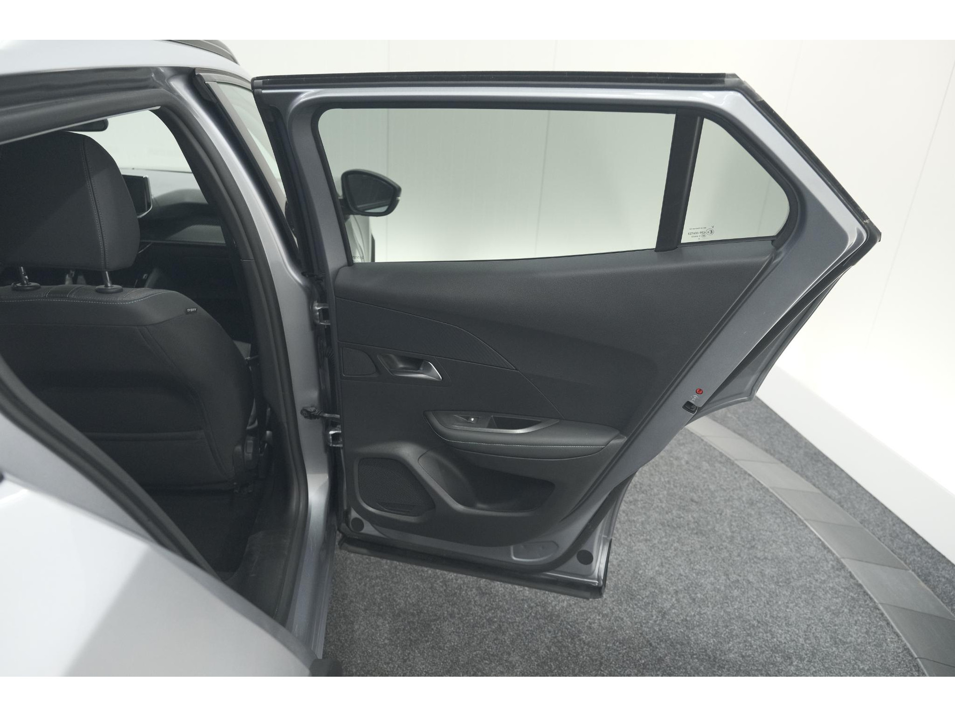 Peugeot e-2008 EV Allure Pack 50 kWh | 3 Fase Laadfunctie | Camera | Navigatie | Parkeersensoren | Apple Carplay