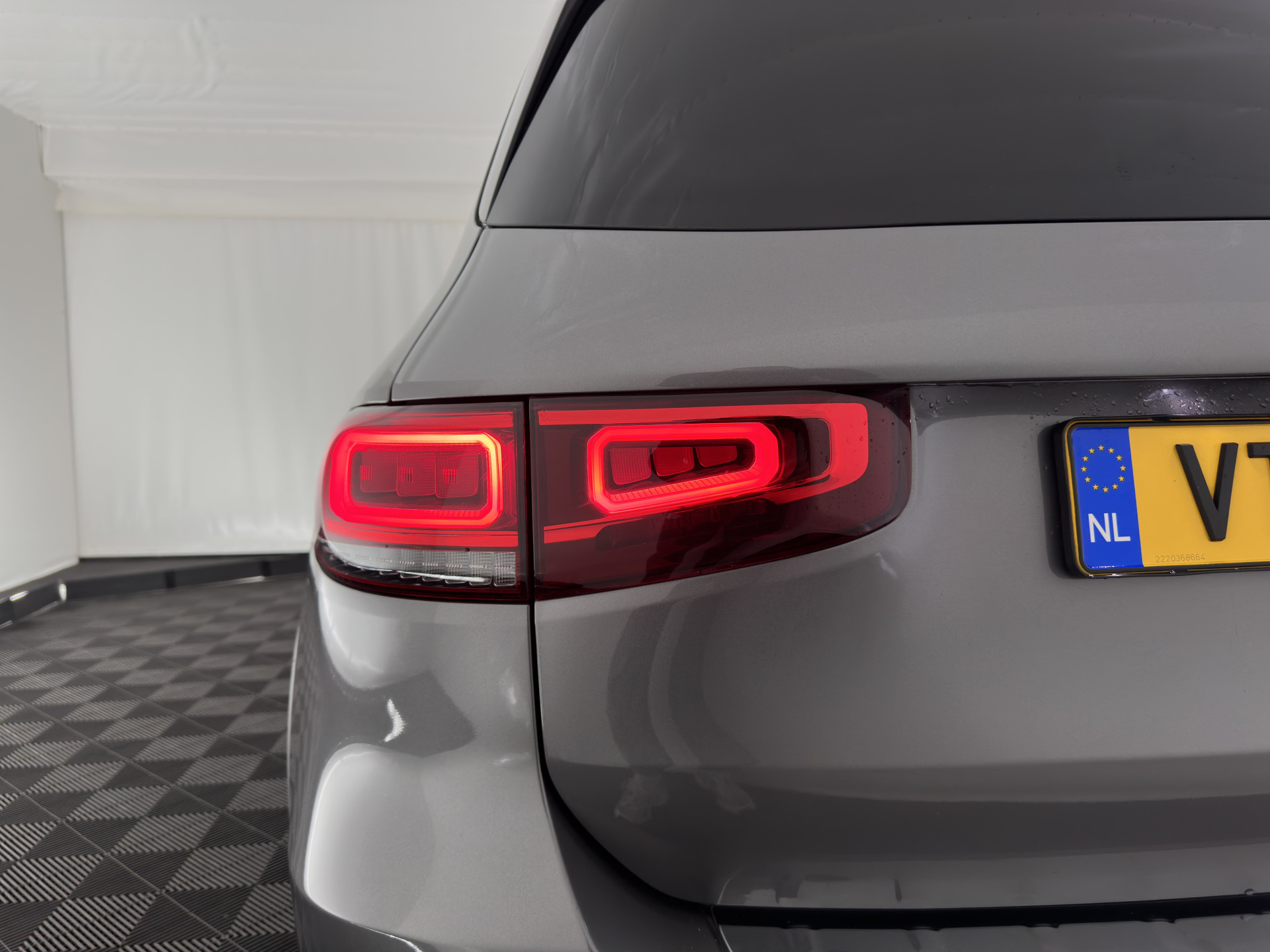 Mercedes-Benz GLB 200 d ( VAN ) Premium AMG-Sport-Pack Aut. *LEATHER-MICROFIBRE | FULL-LED | AMBIENT-LIGHT | WIDE-SCREEN-DIGICOCKPIT | HEATED-SPORTSEATS | KEYLESS | NAVI-FULLMAP | DAB+ | ECC | PDC | CRUISE | 19''ALU*