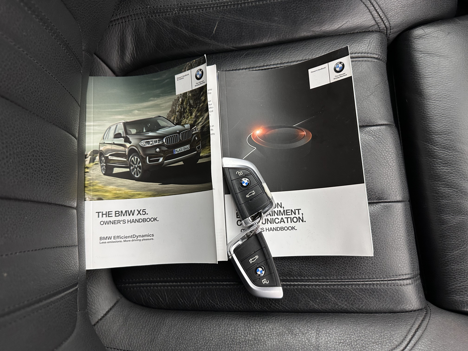 BMW X5 xDrive40d  *Right-Hand-Drive* M-Sportpack High Executive [ 7-Pers. ] Aut. *LEATHER | XENON | MEMORY-PACK | HEATED-SPORTSEATS | NAVI-FULLMAP | SHIFTPADDLES | PRIVACYGLASS | ECC | TOWBAR | PDC | CRUISE | 20''ALU*