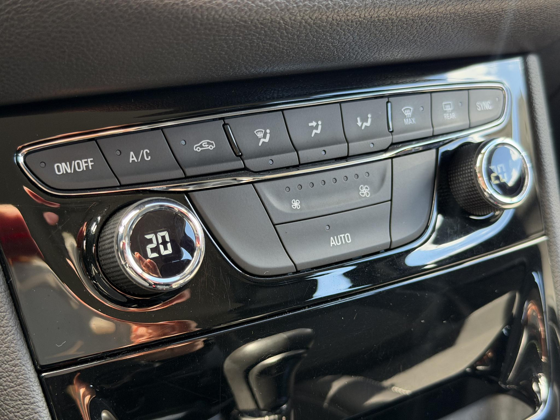 Opel Astra Sports Tourer 1.4 Innovation 2e Eigenaar,Apple Carplay/Android Auto,150pk,Halfleder,Trekhaak,Keyless,Clima,Cruise,Lm velgen,Pdc V+A,N.A.P,Dealer Onderhouden,Rijstrooksensor,Apk tot 03-2027