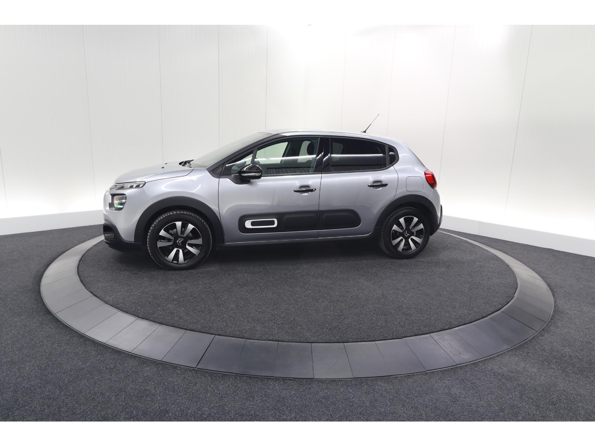 Citroen C3 PureTech 110 EAT6 Max | Camera | Parkeersensoren | Navigatie | Apple Carplay