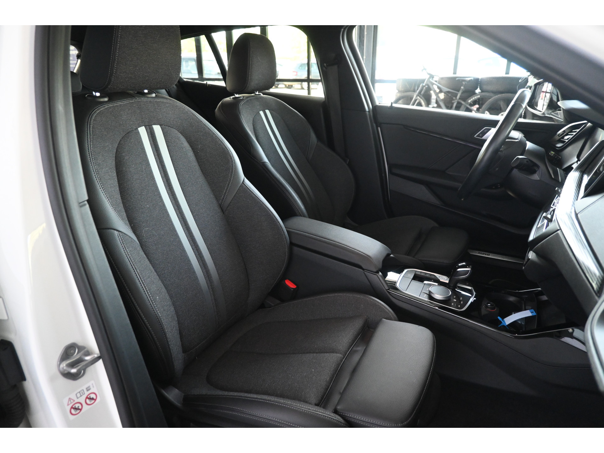 BMW 1-serie 118i High Executive Automaat Clima Virtual Cockpit LED Stoelverwarming CarPlay 100% Onderhouden! Inruil mogelijk!