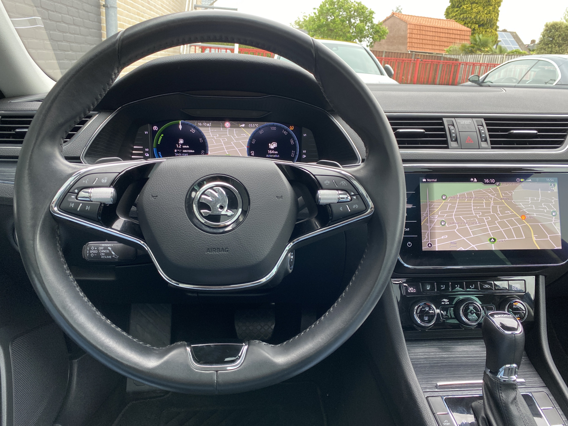 ŠKODA Superb Combi 1.4 TSI iV 218 pk Business Edition Plus AUT. | 1e eigenaar | navigatie | panoramadak | trekhaak | leder interieur