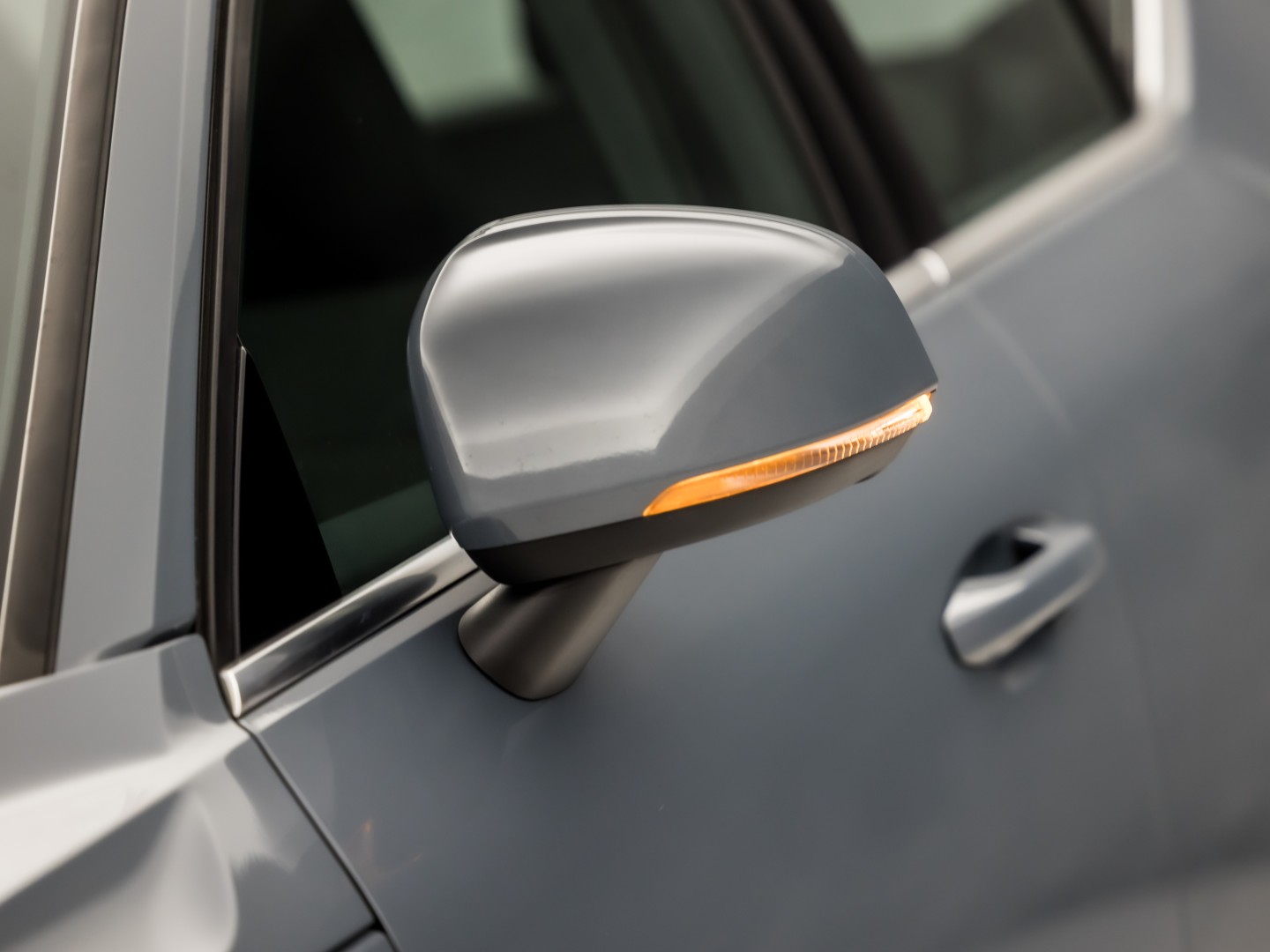 Volvo XC40 1.5 T4 Recharge Inscription 211Pk Automaat (APPLE CARPLAY, STUUR/STOELVERWARMING, MEMORY SEATS, CAMERA, STOELVERWARMING ACHTER, KEYLESS, GETINT GLAS, ELEK ACHTERKLEP, ZWART HEMEL, NIEUWSTAAT)