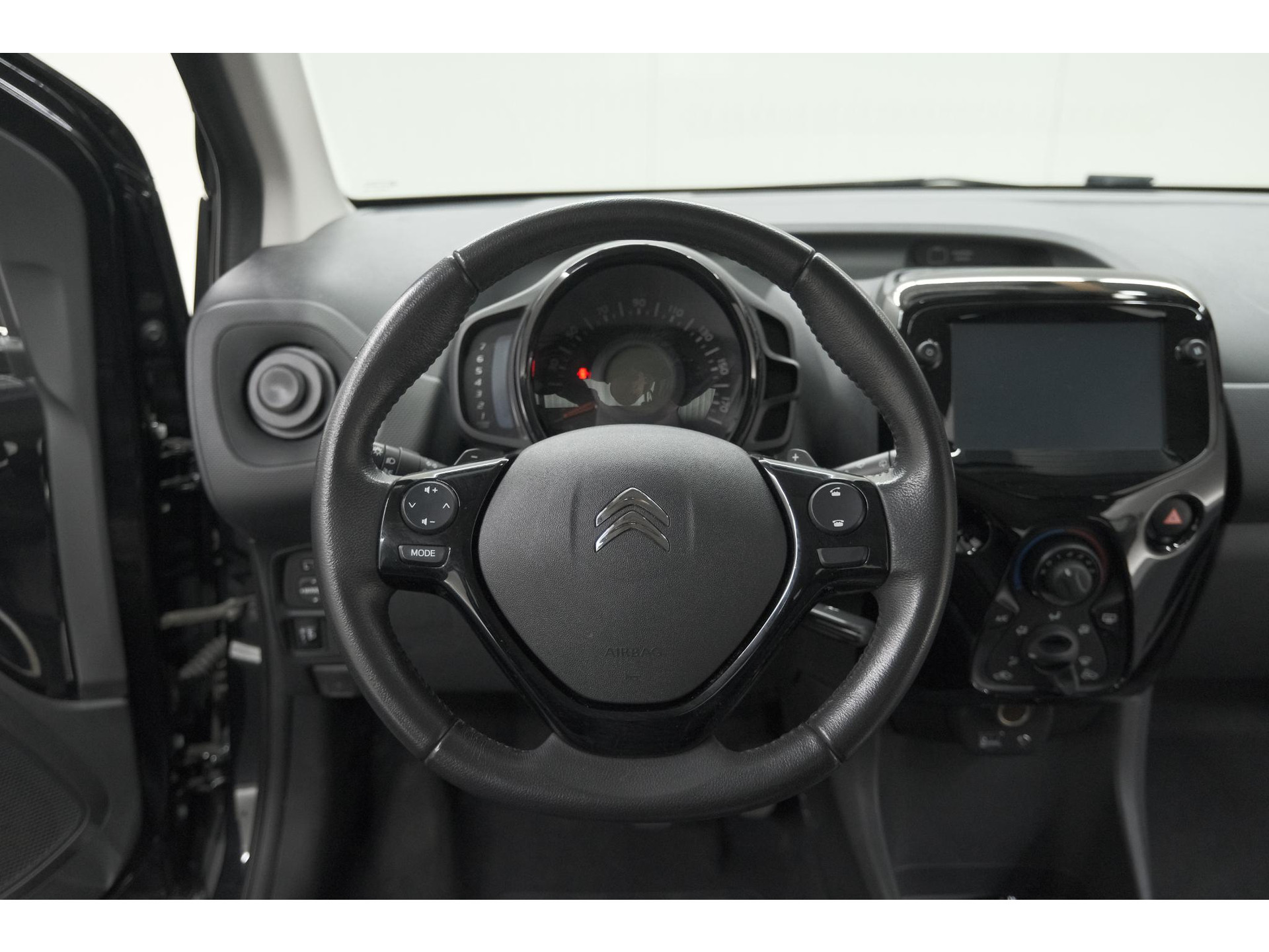 Citroen C1 1.0 VTi Shine | Automaat | Stoelverwarming | Camera | Lederen bekleding