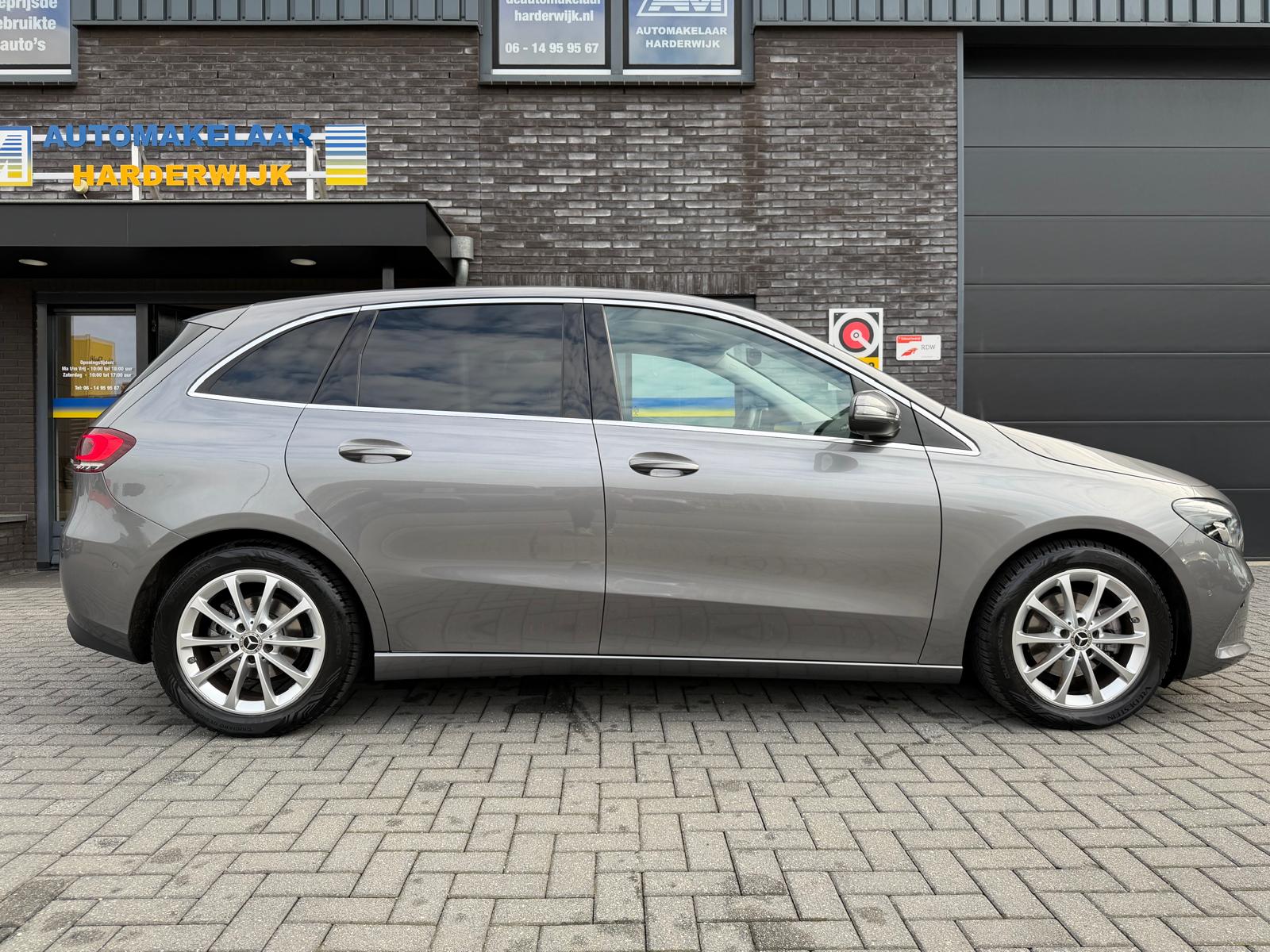 Mercedes-Benz B-klasse 180 Business Solution AMG | 1E EIGENAAR | 3/6/12MND GARANTIE | LEDER | LED | AUTOMAAT | DAB | CARPLAY | CRUISE | CLIMA | STOELVERWM. |