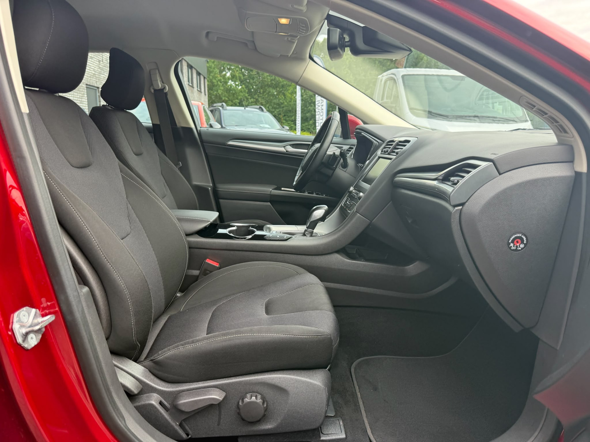 Ford Mondeo 2.0 Titanium | 3E EIGENAAR | 3/6/12MND GARANTIE | AUTOMAAT | LED | DODEHOEK | ACC | NAVI | TREKHAAK |SFEERVERL. | LMV |
