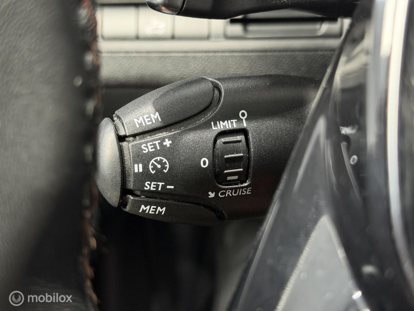 Peugeot 3008 1.2 PureTech Active|Automaat|CarPlay|Camera|Trekhaak|NAP