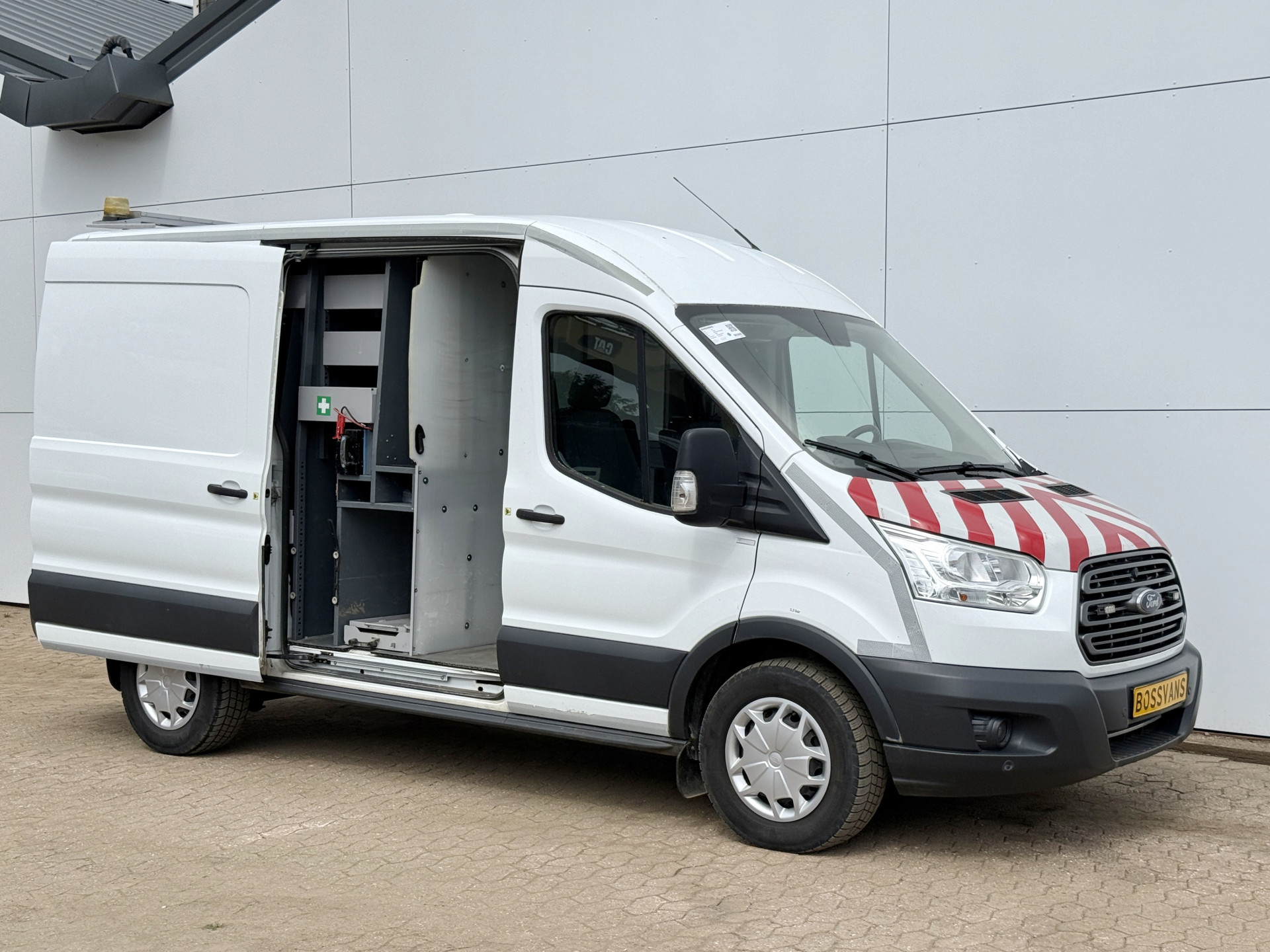 Ford Transit 2.0 TDCI 130PK L2H2 Airco Cruise Control Parkeersensoren Stoelverwarming Zwaailampen Kastwand Inbouw