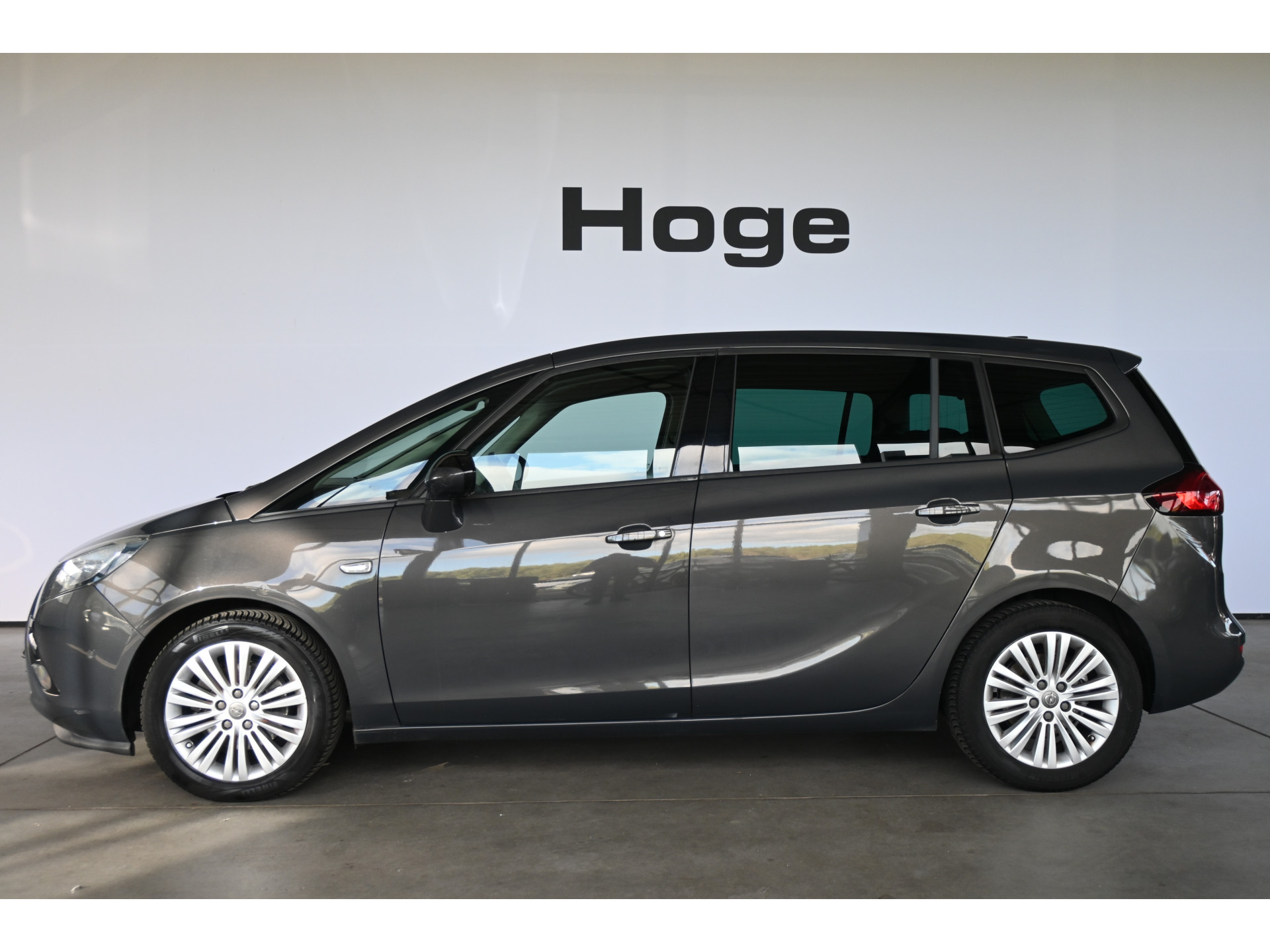 Opel Zafira Tourer 1.4 Edition 7p Clima Cruise control Navigatie PDC Goed Onderhouden! Inruil Mogelijk!