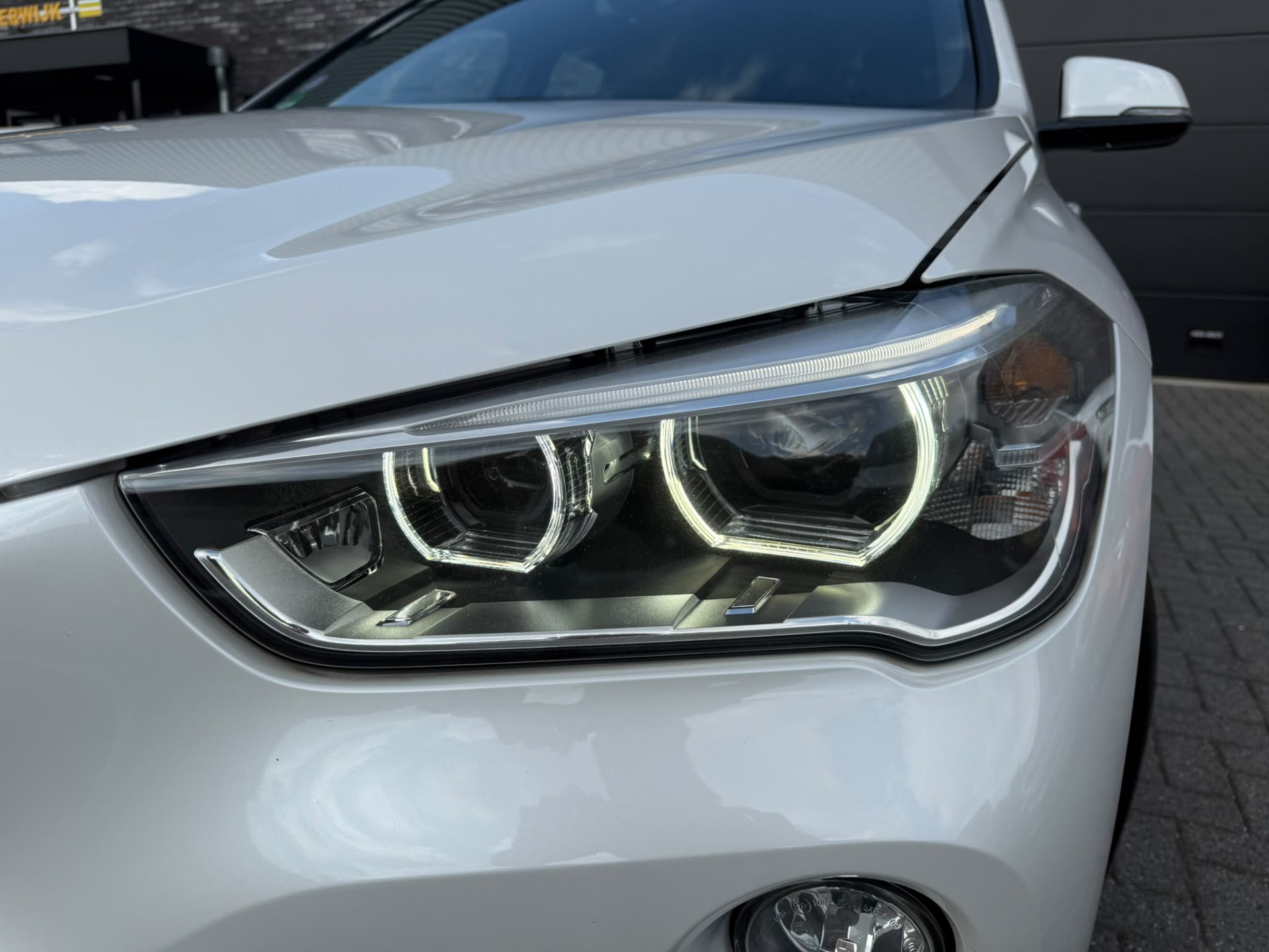 BMW X1 xDrive20i xLine | 3E EIGENAAR | 3/6/12MND GARANTIE| PANO DAK | HEAD UP | LEDER | NAVI |