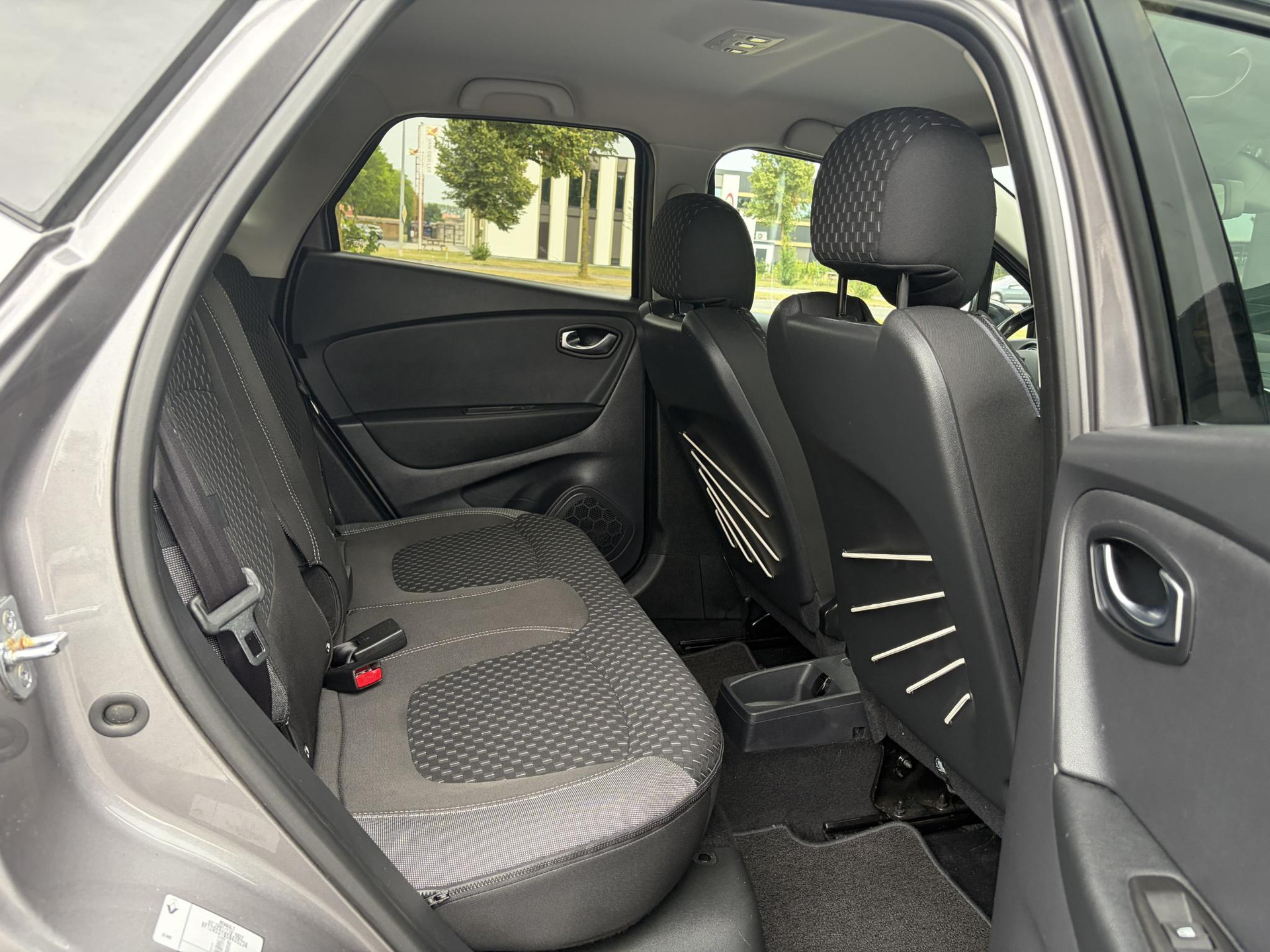 Renault Captur 1.2 TCe Intens 120pk,1e Eigenaar,Camera,Trekhaak,Carplay,Pdc,Clima,Cruise,Dealer Onderhouden,6 Bak,Lm velgen,Dodehoek,N.A.P,Apk tot 10-2027