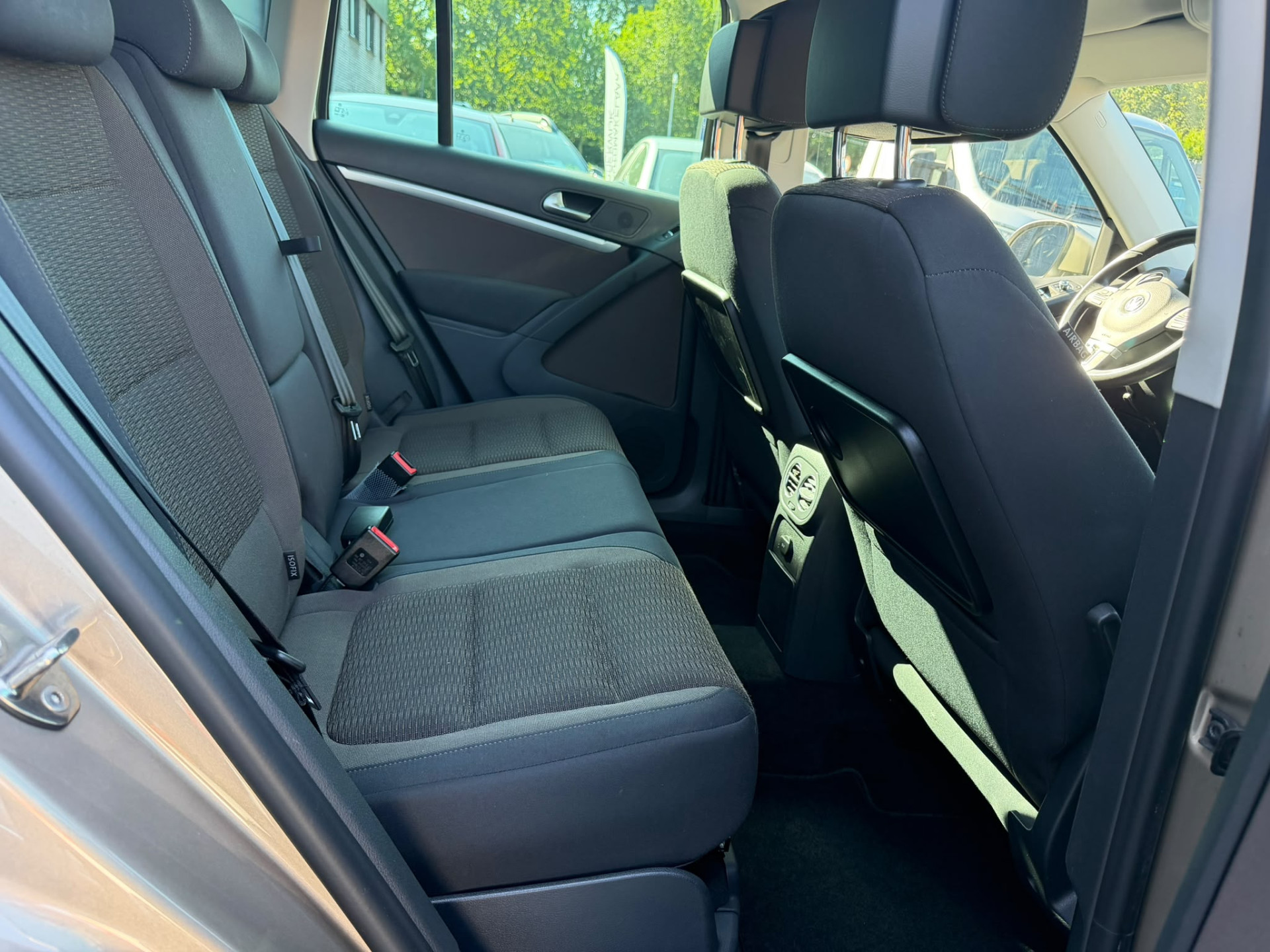 Volkswagen Tiguan 1.4 TSI Sport&Style | 1E EIGENAAR |3/6/12 MND GARANTIE | NAVI | PDC | TREKHAAK | NL AUTO |