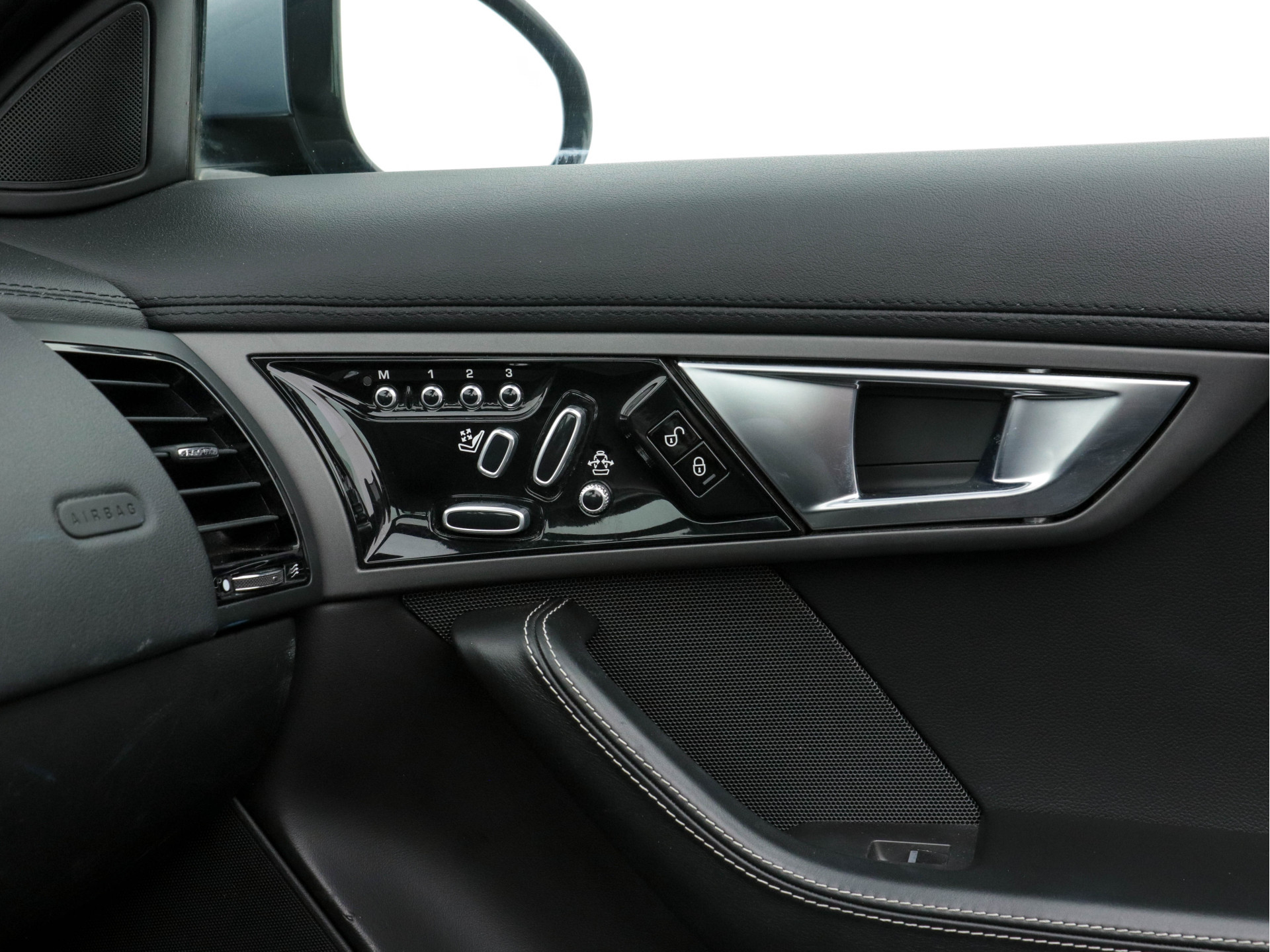 Jaguar F-TYPE 3.0 V6 Convertible Aut. *LEATHER | BI-XENON | NAVI-FULLMAP | CAMERA | MEMORY-PACK | KEYLESS | DAB | SHIFT-PADDLES | ECC | HEATED-SPORTSEATS | PDC | AIRSCARF | CRUISE | 19"ALU*