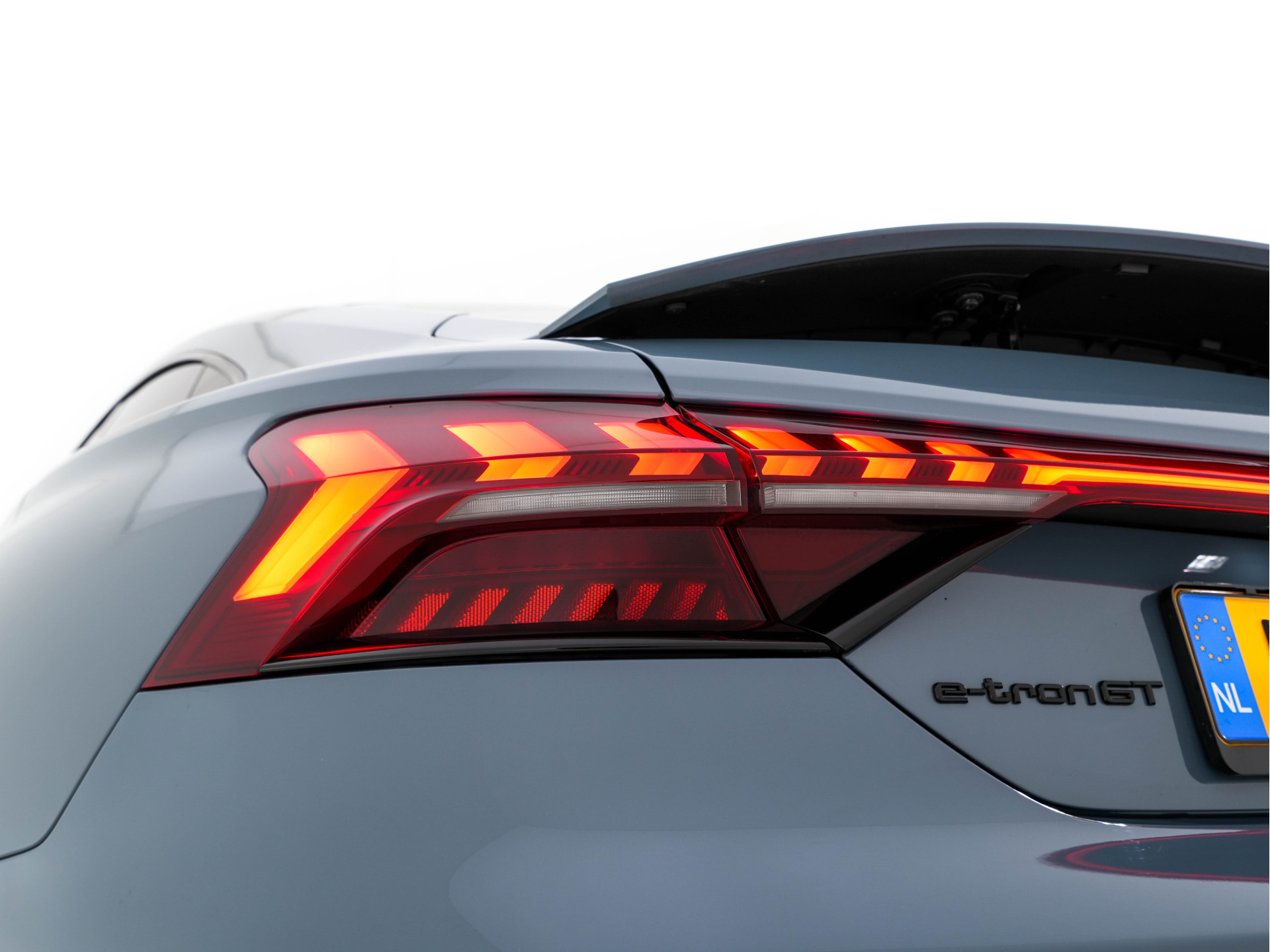 Audi e-tron GT 93 kWh AWD [ 3-Fase ] {SOH-91%} *PANO | LEATHER | BANG/OLUFSEN-AUDIO | HEAD-UP | ADAPT.CRUISE | BLINDSPOT |  MATRIX-LED | AIR-SUSPENSION | SPORT-SEATS | SURROUND-VIEW | KEYLESS | DIGI-COCKPIT | NAVI-FULLMAP | 21"ALU*