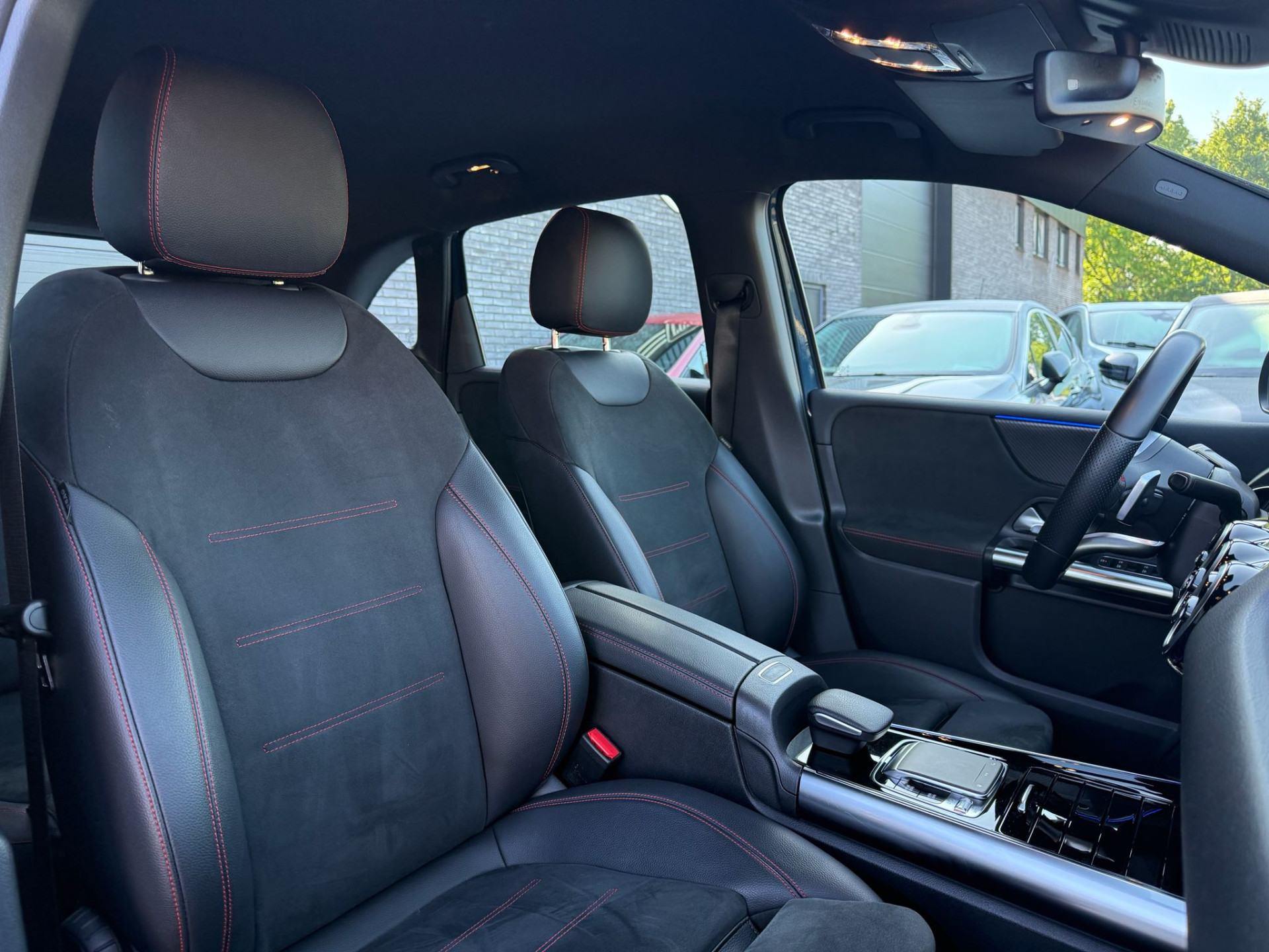 Mercedes-Benz B-klasse 180 Business Solution AMG | 3/6/12MND GARANTIE | AUTOMAAT | LED | CRUISE | CARPLAY | DAB | AIRCO | STOELVERWM. |