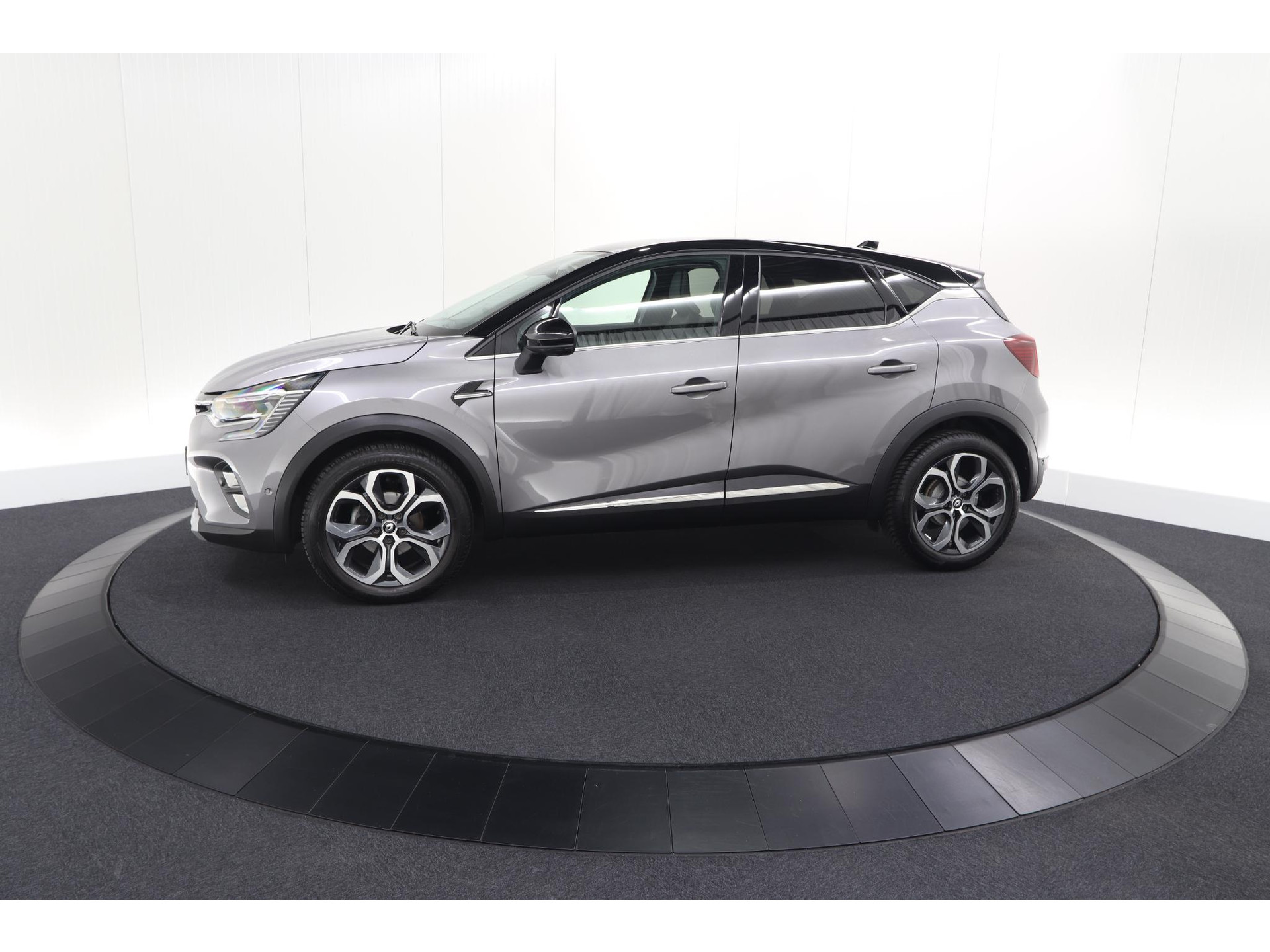 Renault Captur Mild Hybrid 140 EDC Techno | 360 Camera | Groot scherm | Stoelverwarming | Parkeersensoren | Allseason banden