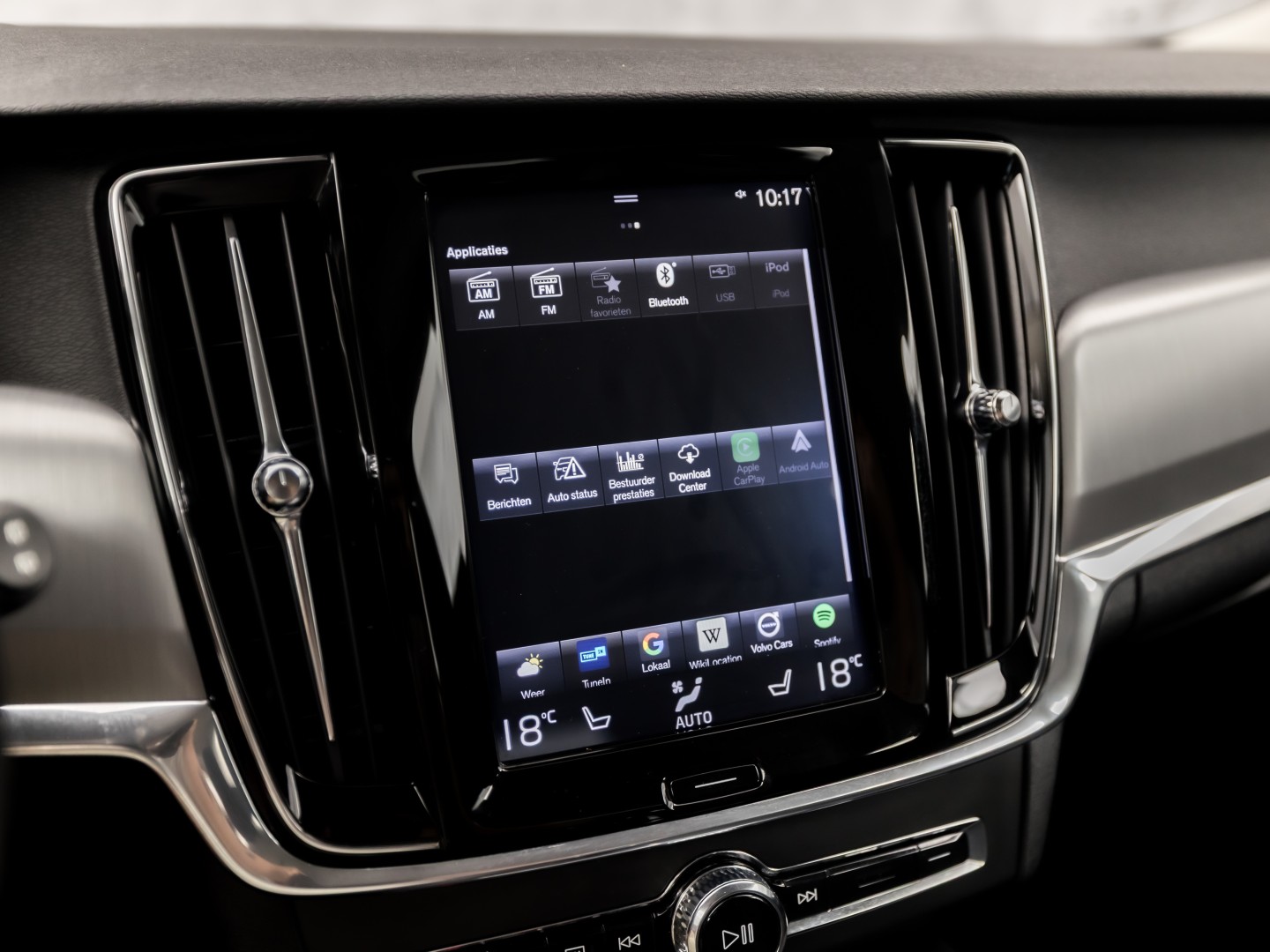 Volvo V90 2.0 T4 Momentum Sport 190Pk Automaat (APPLE CARPLAY, GROOT NAVI, LEDER, GETINT GLAS, STOELVERWARMING ACHTER, MEMORY SEATS, ELEK ACHTERKLEP, NIEUWE APK, NIEUWSTAAT)