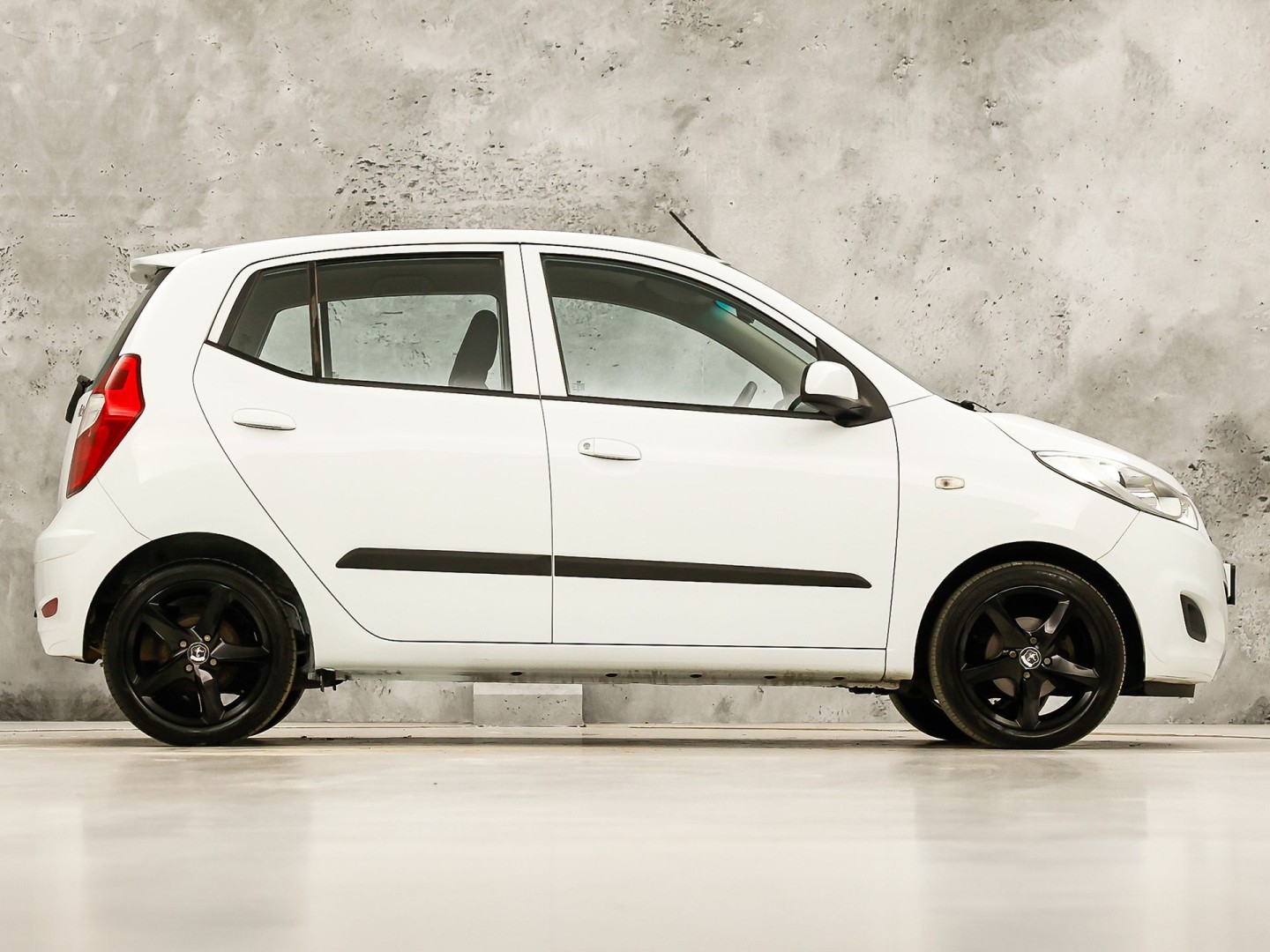 Hyundai i10 1.1 i-Drive Sport (AIRCO, SPORTSTOELEN, LM VELGEN, ELEK RAMEN, NIEUWSTAAT)