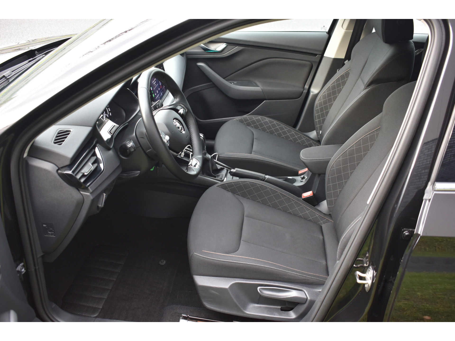 ŠKODA Scala 1.0 TSI Ambition Automaat Carplay Navigatie Front/lane assist Stoelverwarming Parkeer sensoren