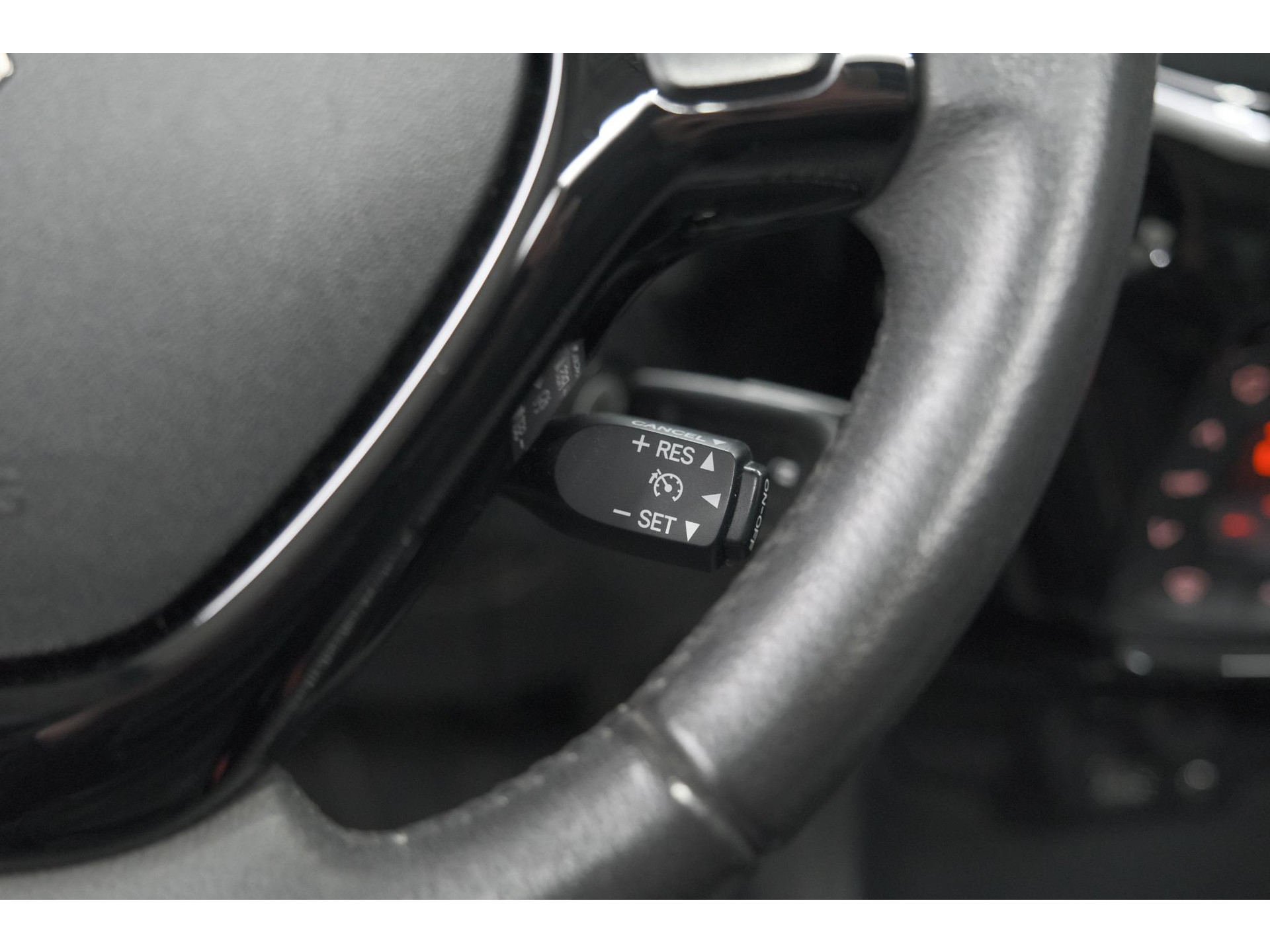Peugeot 108 1.0 e-VTi Allure TOP! | Elektrisch Vouwdak | Camera | Navigatie | Climate Control