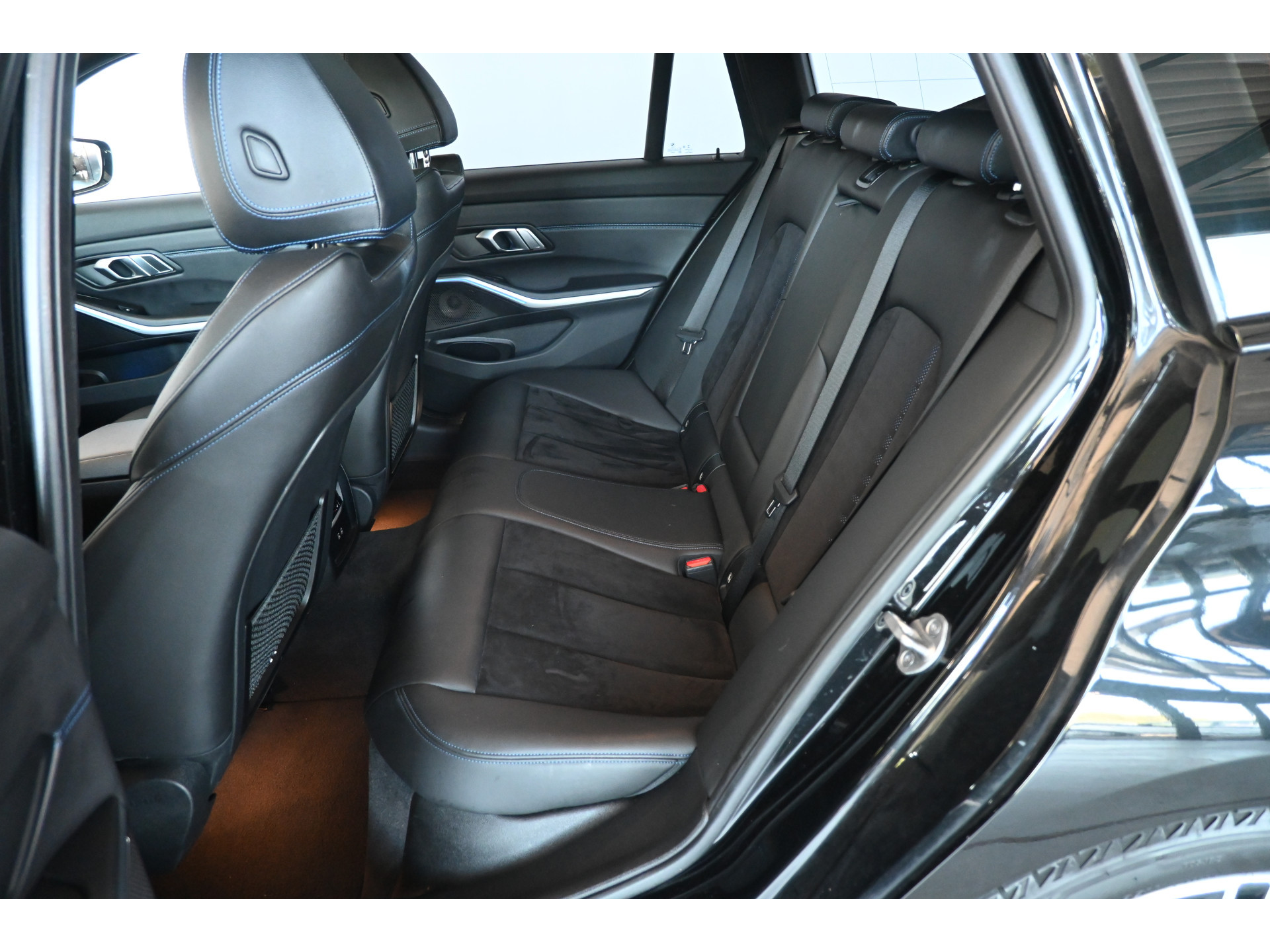 BMW 3-serie Touring 320i Automaat Business Edition Plus M-Pakket Navigatie LED Panoramadak Goed Onderhouden! Inruil Mogelijk!