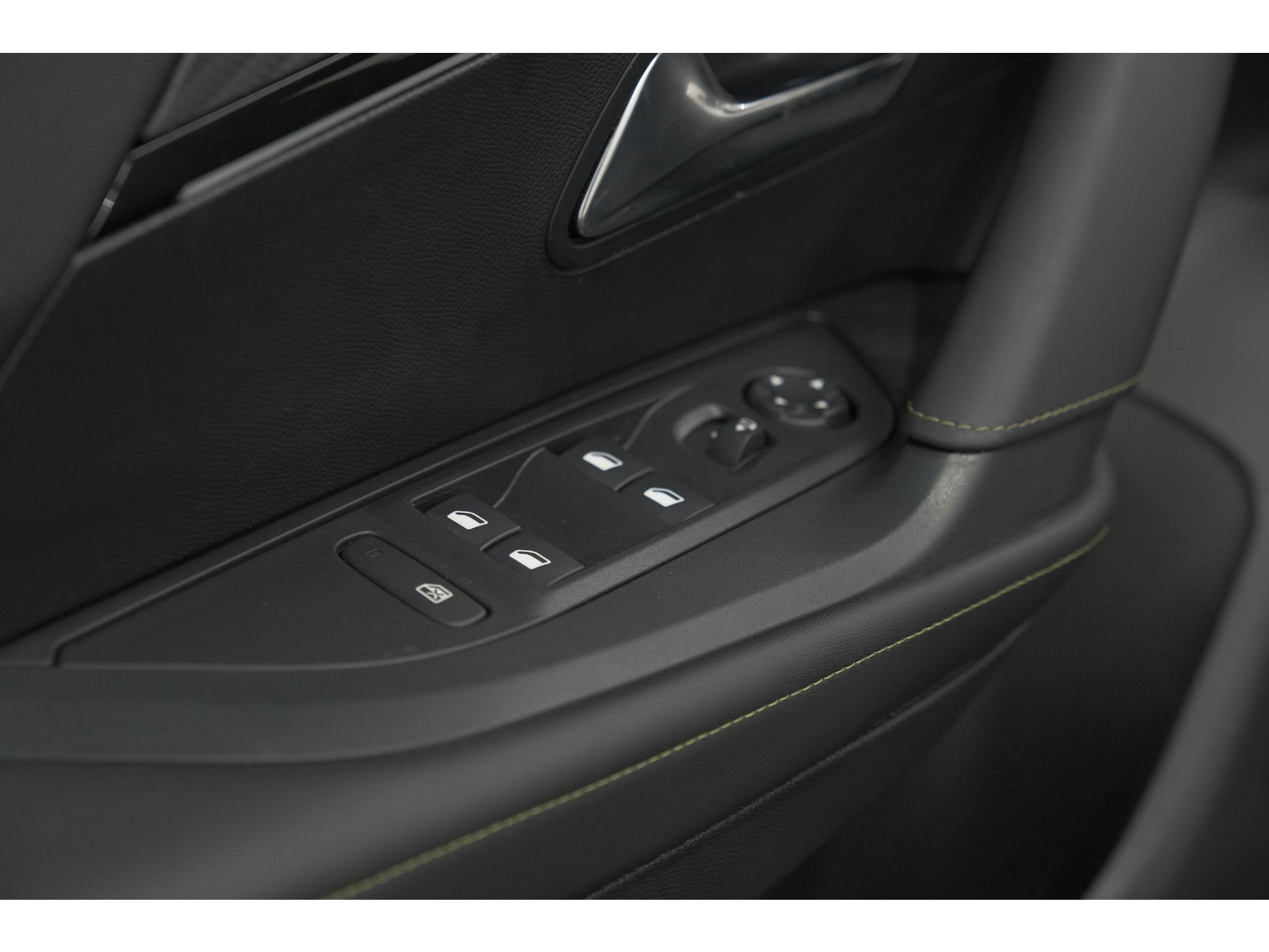 Peugeot 2008 PureTech 130 EAT8 GT | Camera | Parkeersensoren | Apple Carplay