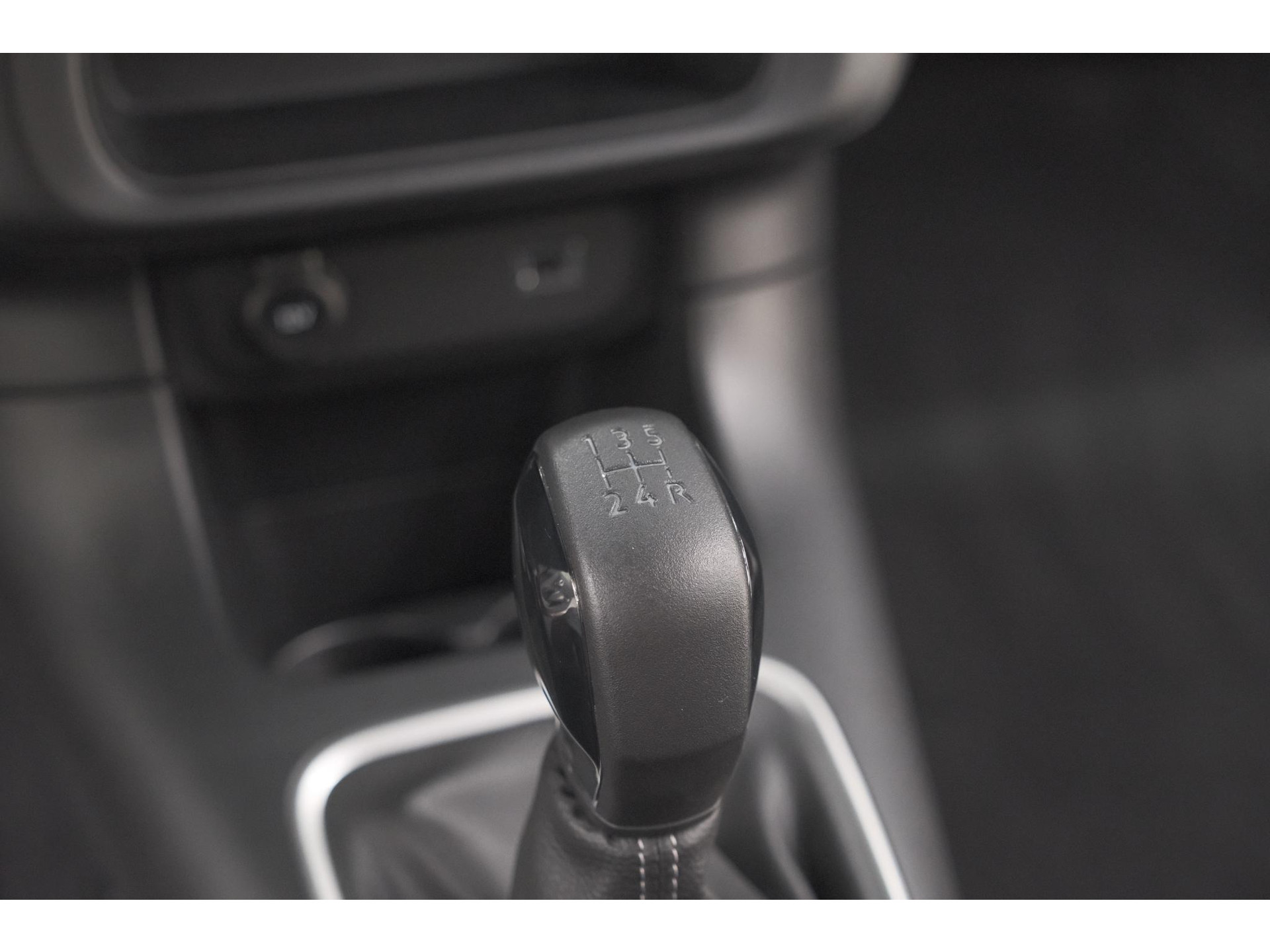 Citroen C3 PureTech 82 S&S Shine | Camera | Apple Carplay | Parkeersensoren | 16 Inch Velgen