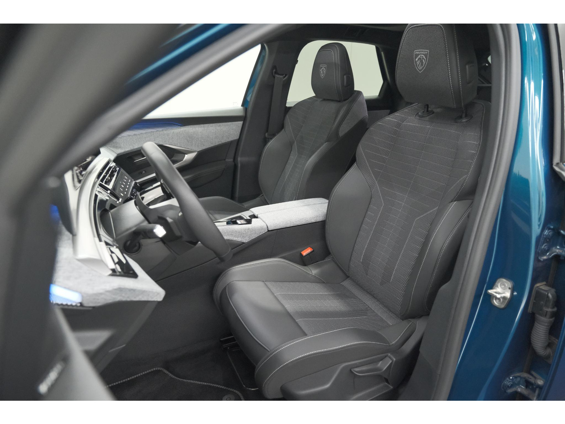 Peugeot 3008 1.2 Hybrid 145 GT | Panoramadak | Focal Hi-Fi | 360 Camera | Elektronische kofferklep