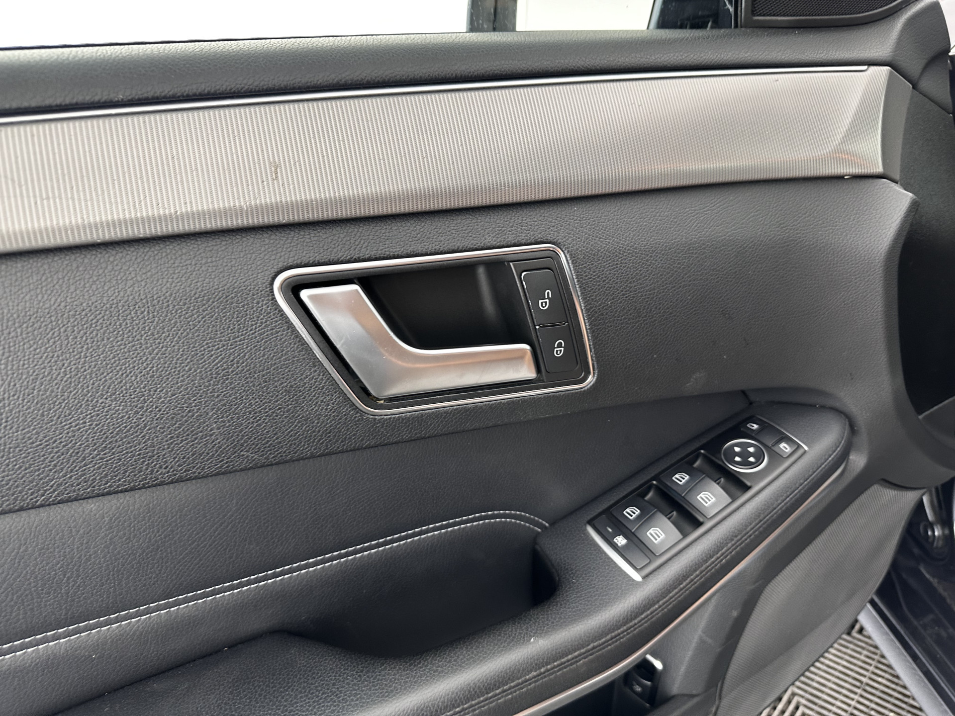 Mercedes-Benz E-klasse 300 BlueTEC HYBRID Avantgarde Aut. *NAVI-FULLMAP | LEATHER -MICROFIBRE | ECC | PDC | CRUISE | COMFORT-SEATS | 17"ALU*