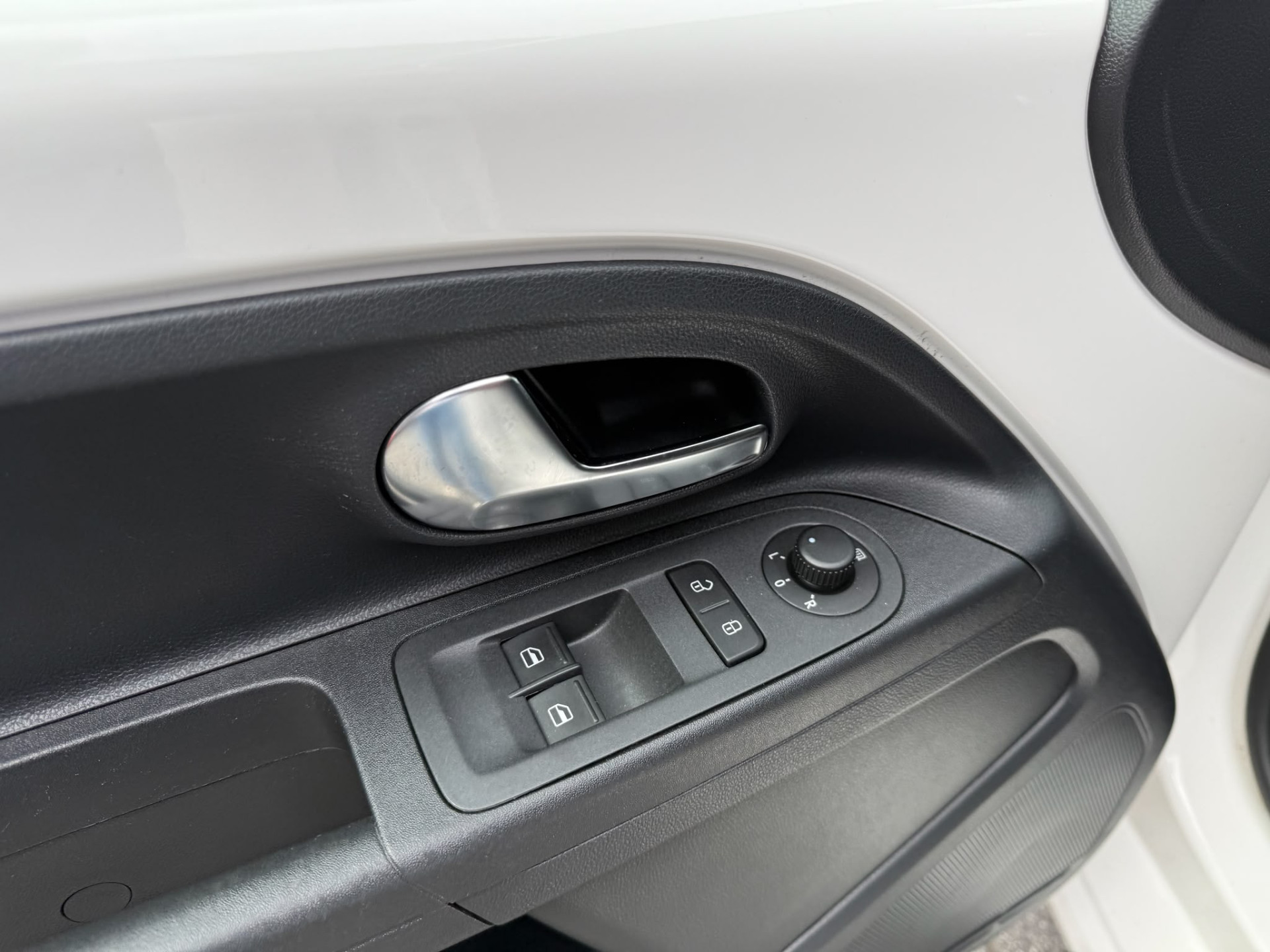 Volkswagen Up! 1.0 high up! BlueMotion | 2E EIGENAAR | 3/6/12MND GARANTIE | PANO | CRUISE | AIRCO | NAVI | FENDER AUDIO |