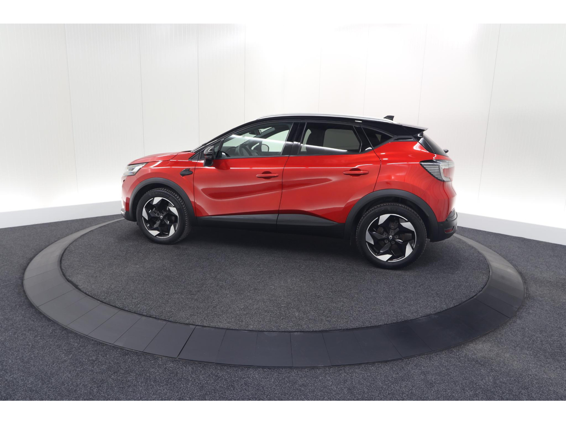 Renault Captur TCe 90 techno | Nieuw Model | Camera | Harman Kardon | Apple Carplay | Parkeersensoren | 18 Inch Lichtmetalen Velgen