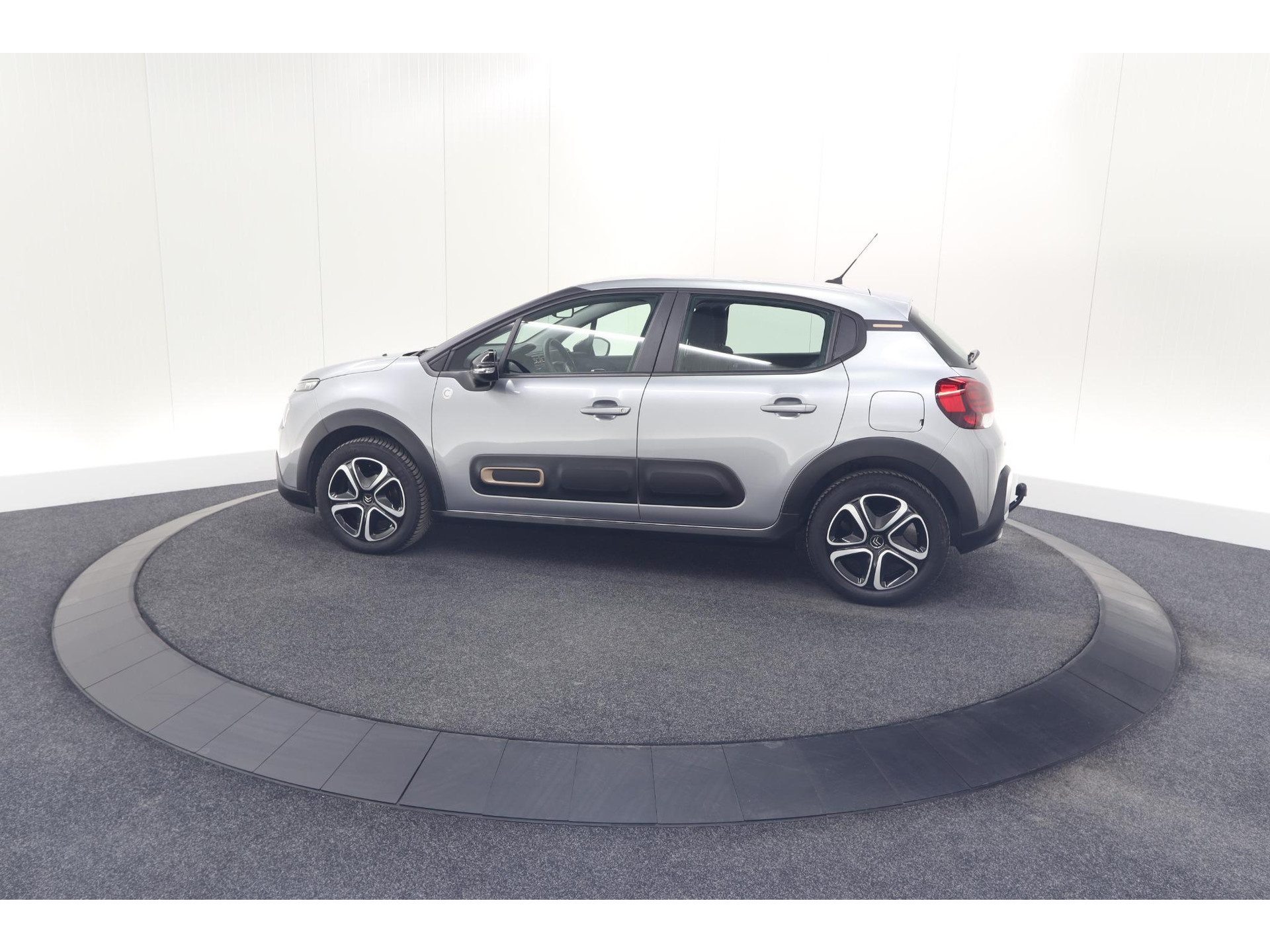 Citroen C3 PureTech 82 C-Series | Trekhaak | Stoelverwarming | Camera | Apple CarPlay