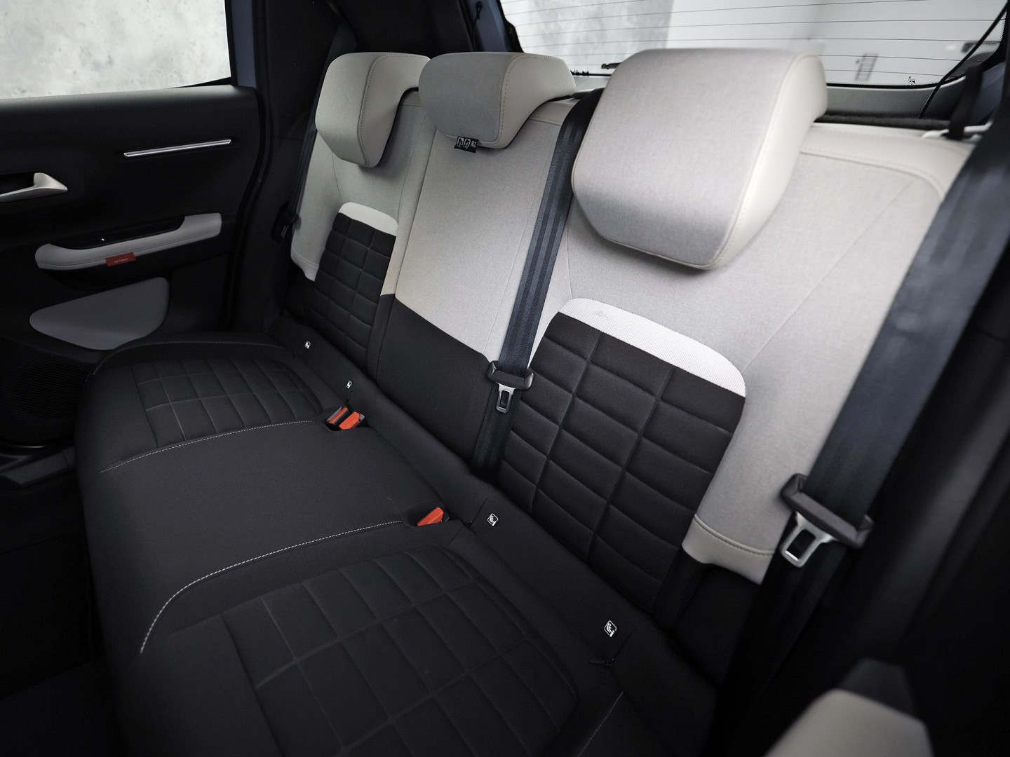 Citroën C3 1.2 Turbo 100pk Max (NIEUW MODEL, APPLE CARPLAY, GROOT NAVI, CAMERA, TREKHAAK, SPORTSTOELEN, GETINT GLAS, CRUISE, LANE ASSIST, NIEUWSTAAT)