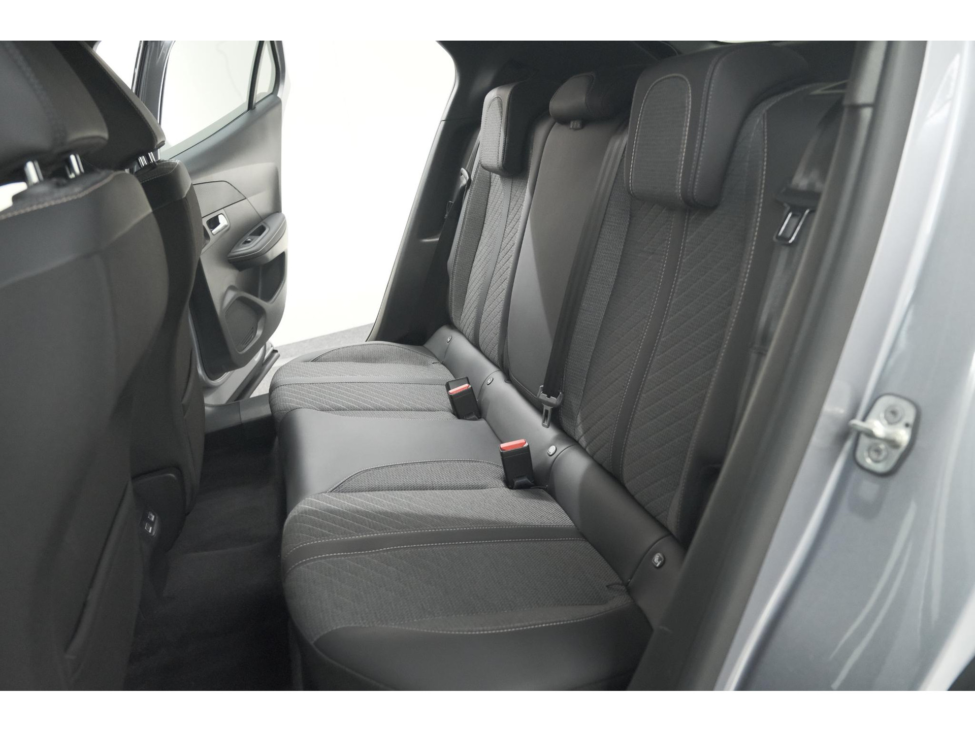Peugeot 2008 PureTech 130 EAT8 Allure | Camera | Navigatie | Parkeersensoren | Apple Carplay