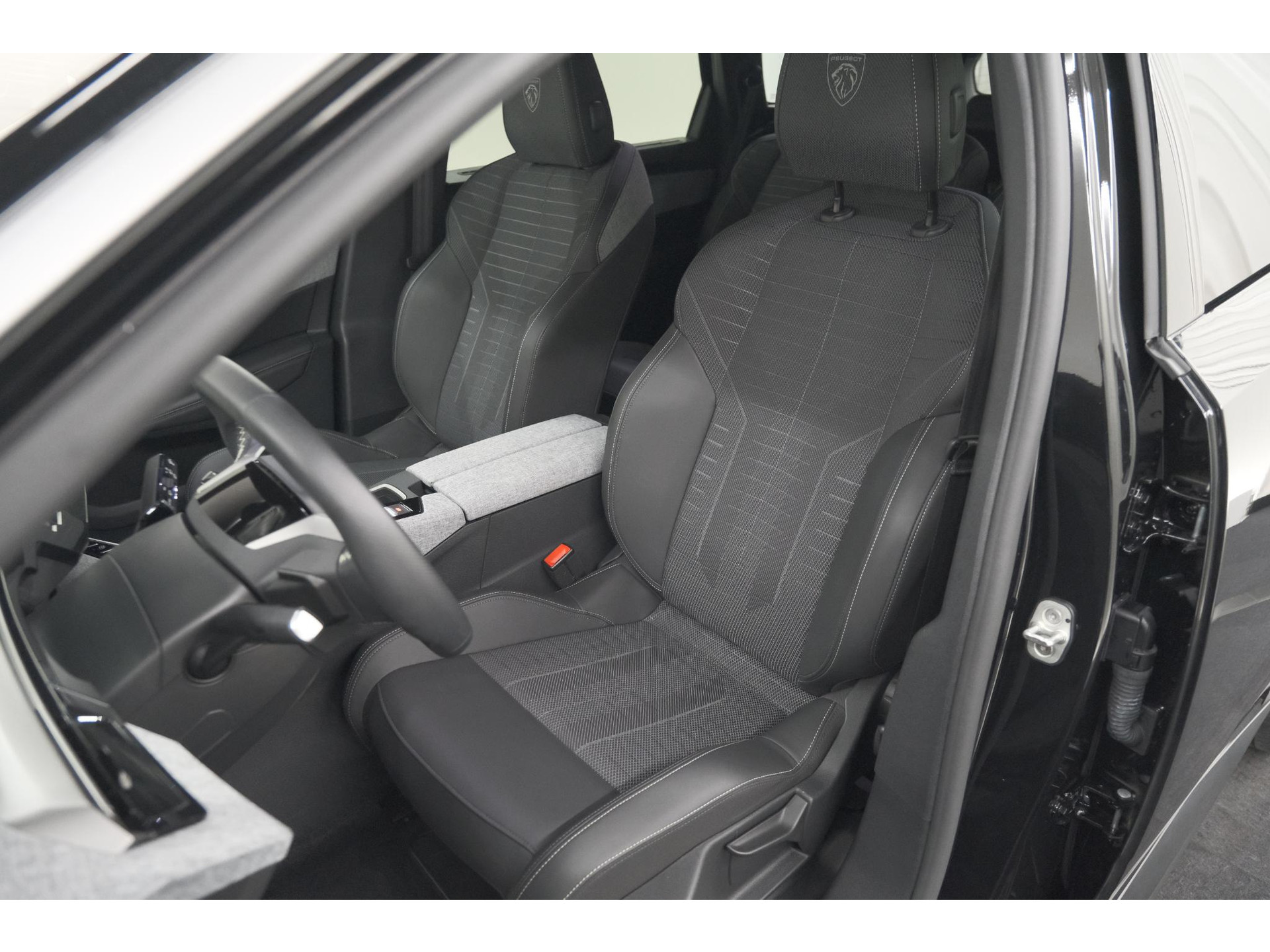 Peugeot 5008 1.2 Hybrid 136 GT 7p | Adaptieve Cruise Control | Camera | Elektrische Kofferklep | Stoelverwarming