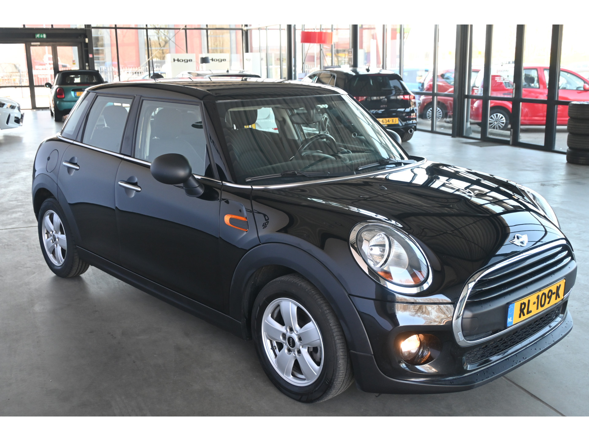 MINI Mini 1.5 Business Nap Airco Cruise control Navigatie Lichtmetaal Inruil mogelijk