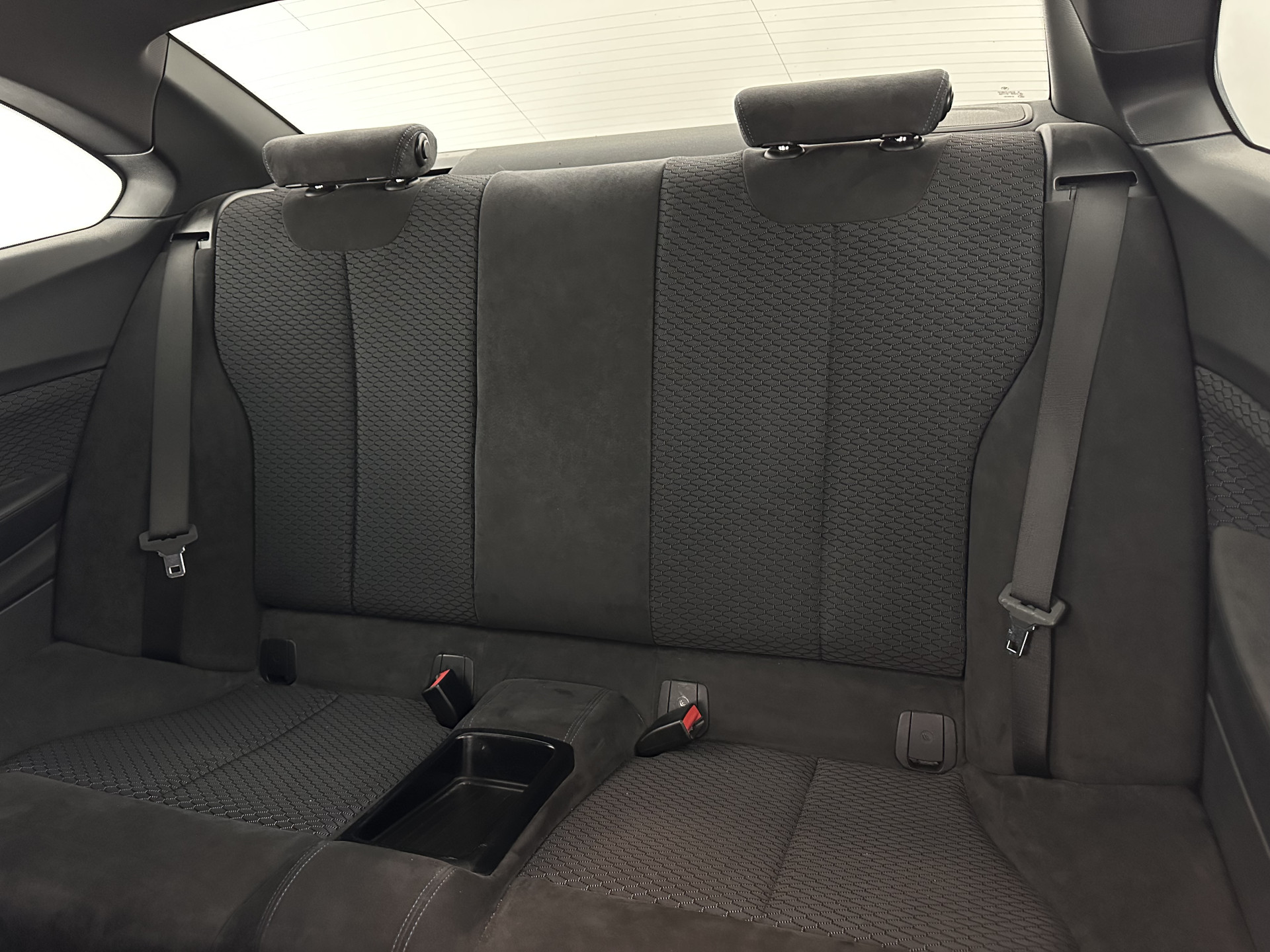 BMW 2-serie Coupé 220d xDrive M-Sportpack Executive Aut. *XENON | ALCANTARA | HEATED-SPORTSEATS | HARMAN/KARDON | KEYLESS | NAVI-FULLMAP | PRIVACYGLASS | SHIFTPADDLES | ECC | PDC | CRUISE | 18''ALU*