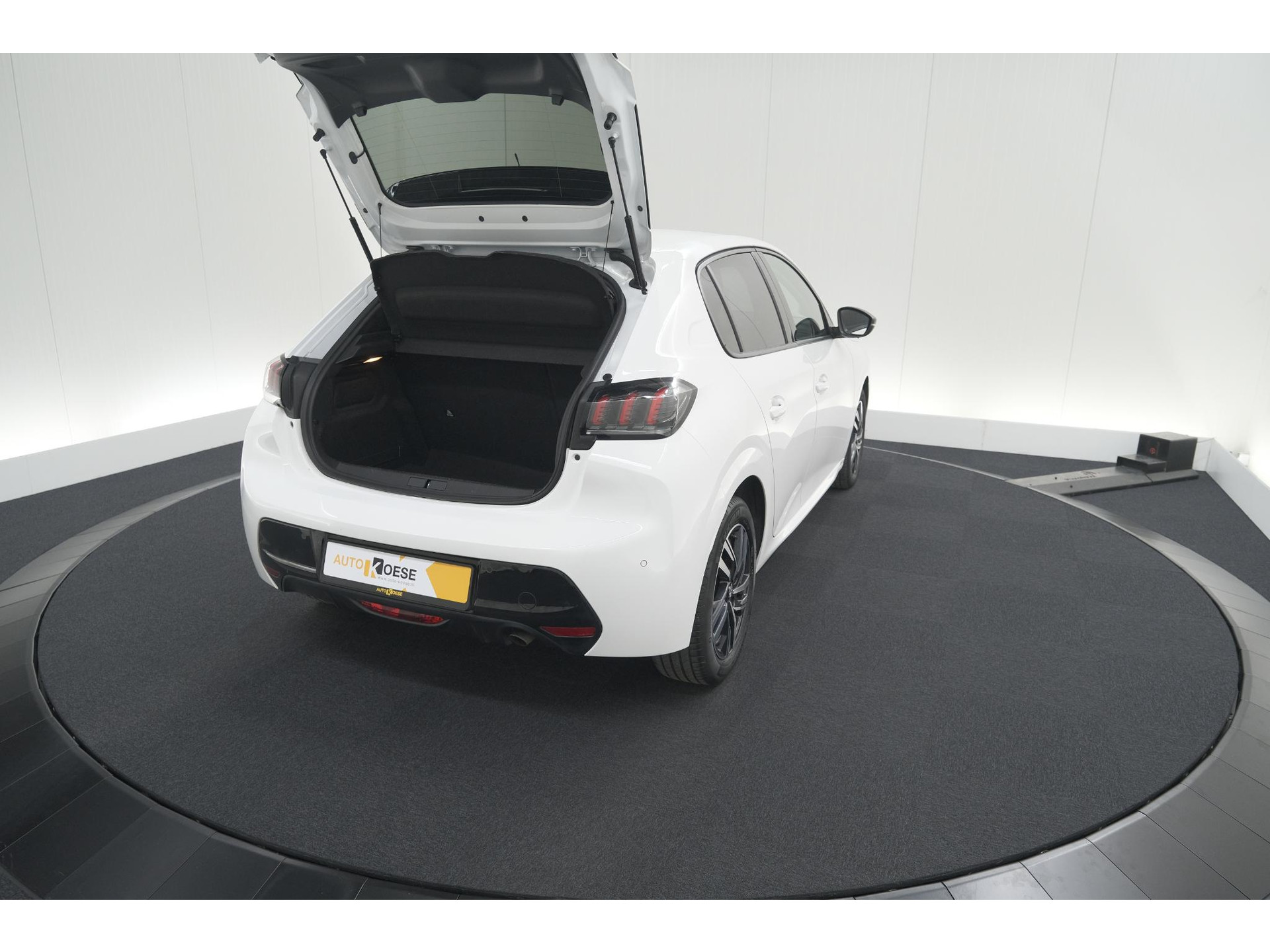 Peugeot 208 PureTech 100 PK Allure | Apple Carplay | Parkeersensoren | Lichtmetalen velgen