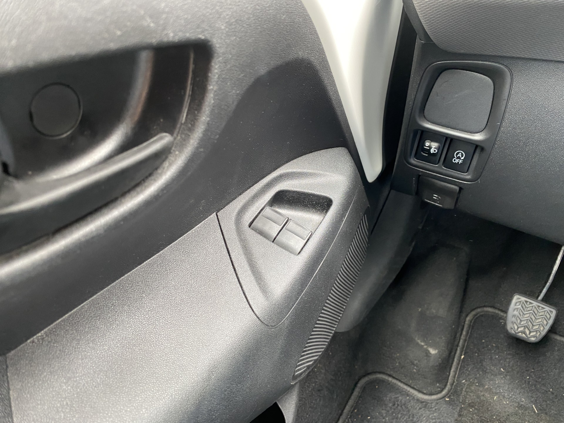 Peugeot 108 1.0 e-VTi Active | 1e eigenaar | airco | bluetooth | all season banden | tom tom navigatie | led verl.