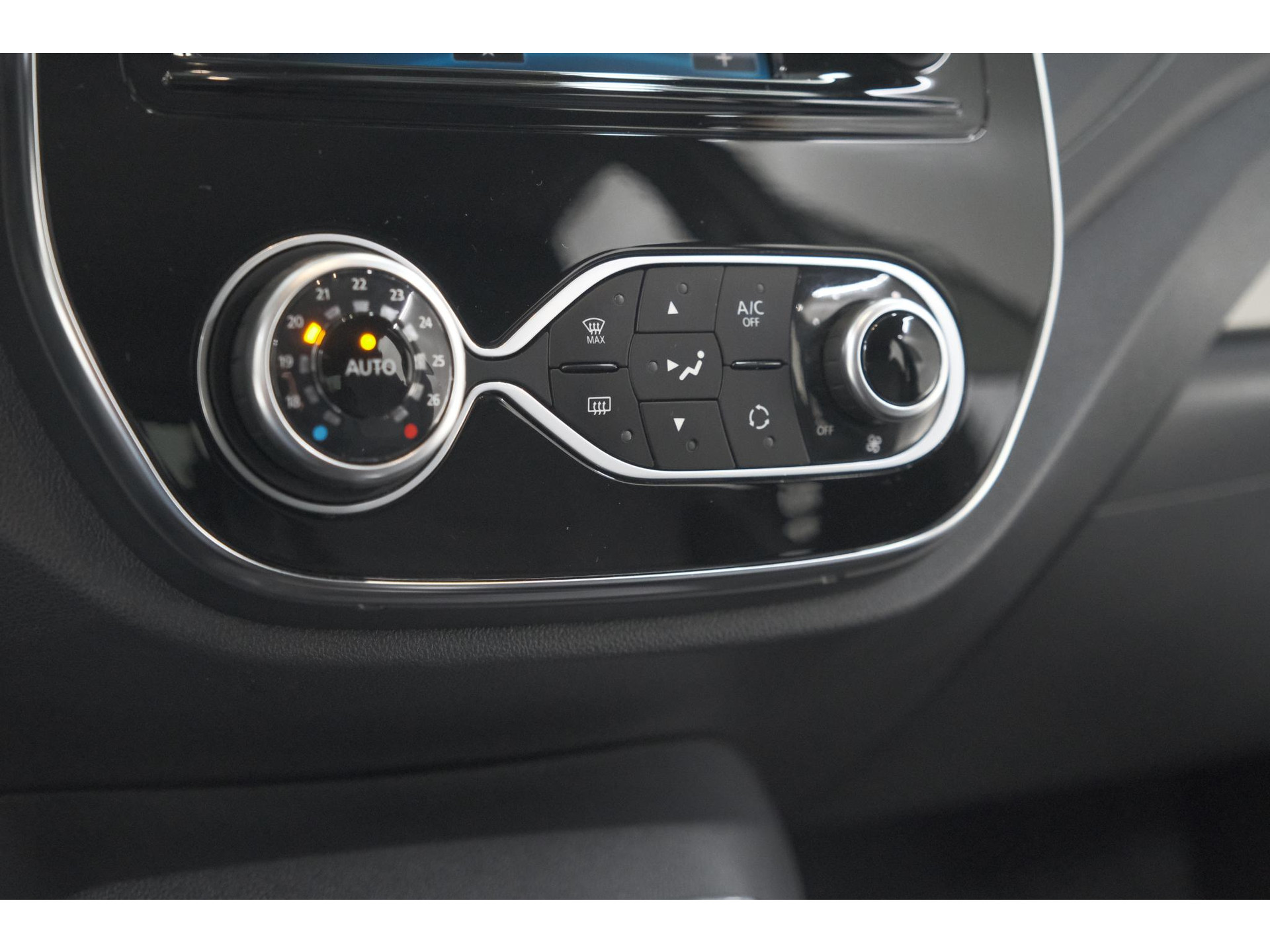 Renault Captur TCe 150 EDC Intens | Trekhaak | Navigatie | Parkeersensoren