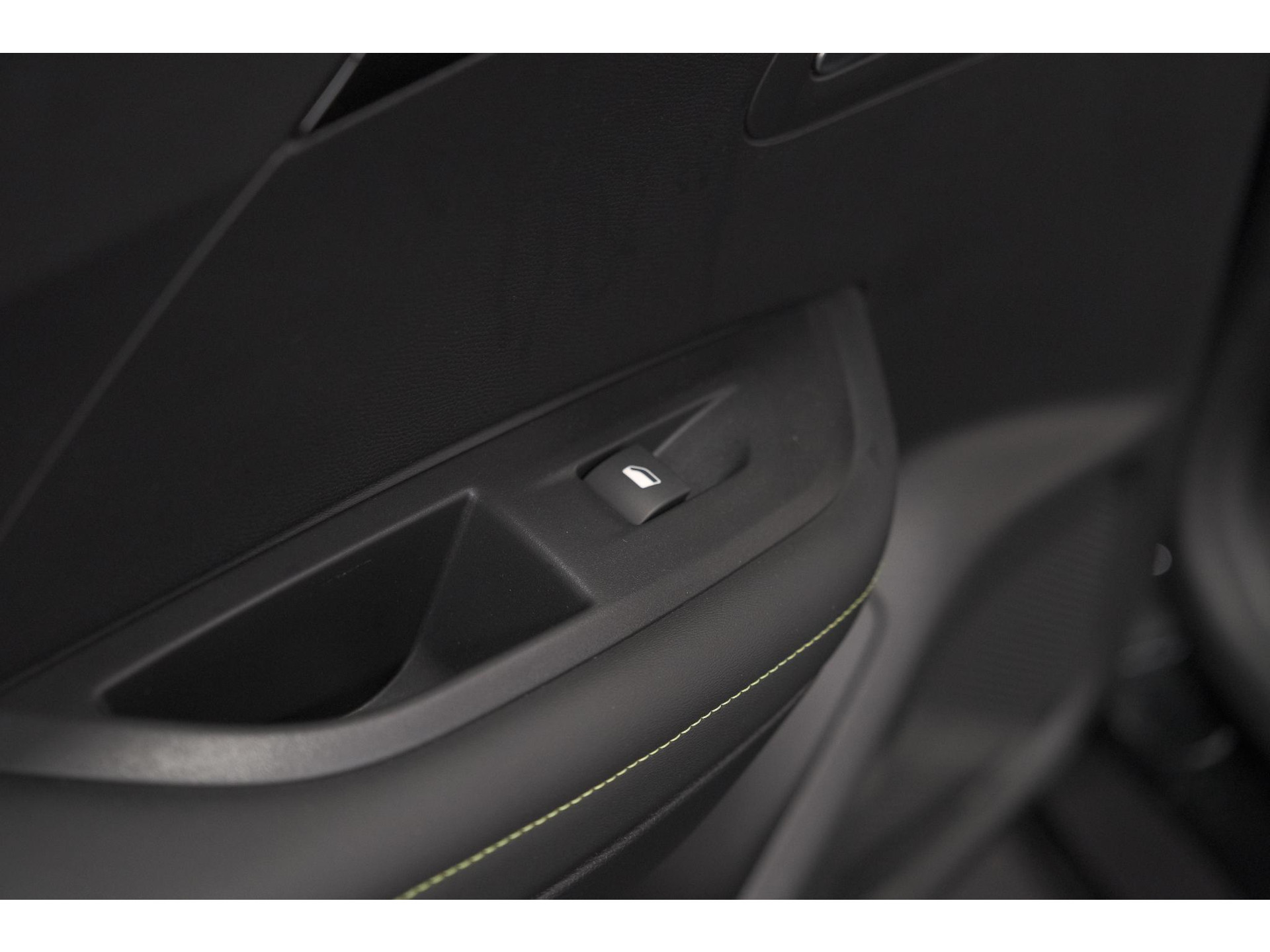 Peugeot 2008 PureTech 130 EAT8 GT | Camera | Apple Carplay | Parkeersensoren | 17 Inch Lichtmetalen Velgen