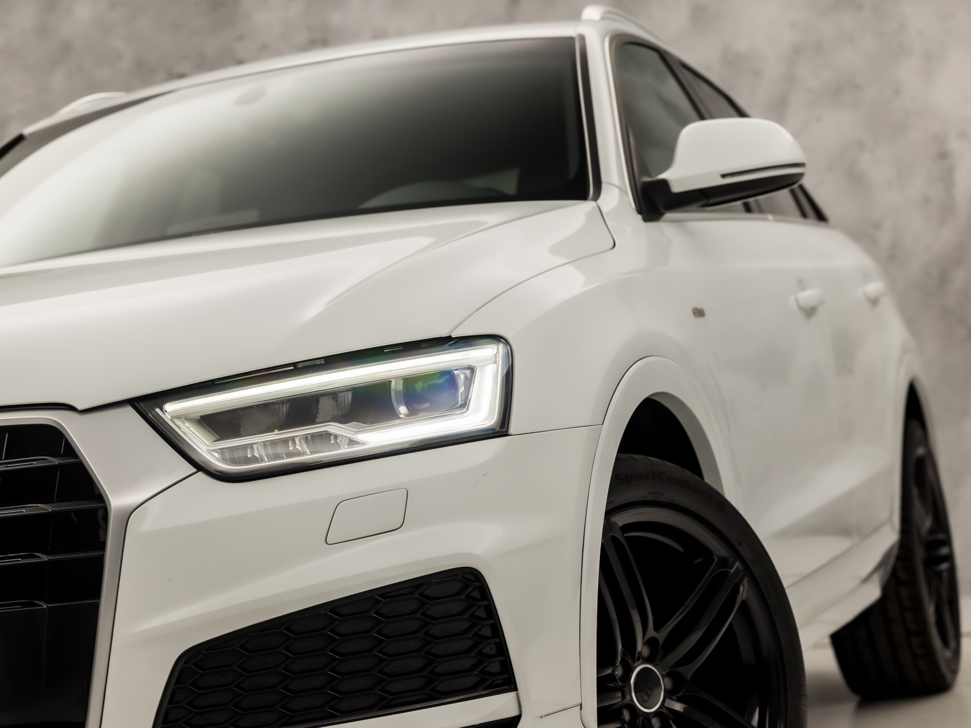 Audi Q3 1.4 TFSI S-Line Sport 150Pk Automaat (2X S-LINE, NAVIGATIE, LEDER, STOELVERWARMING, SPORTSTOELEN, GETINT GLAS, TREKHAAK, NIEUWE APK, NIEUWSTAAT)