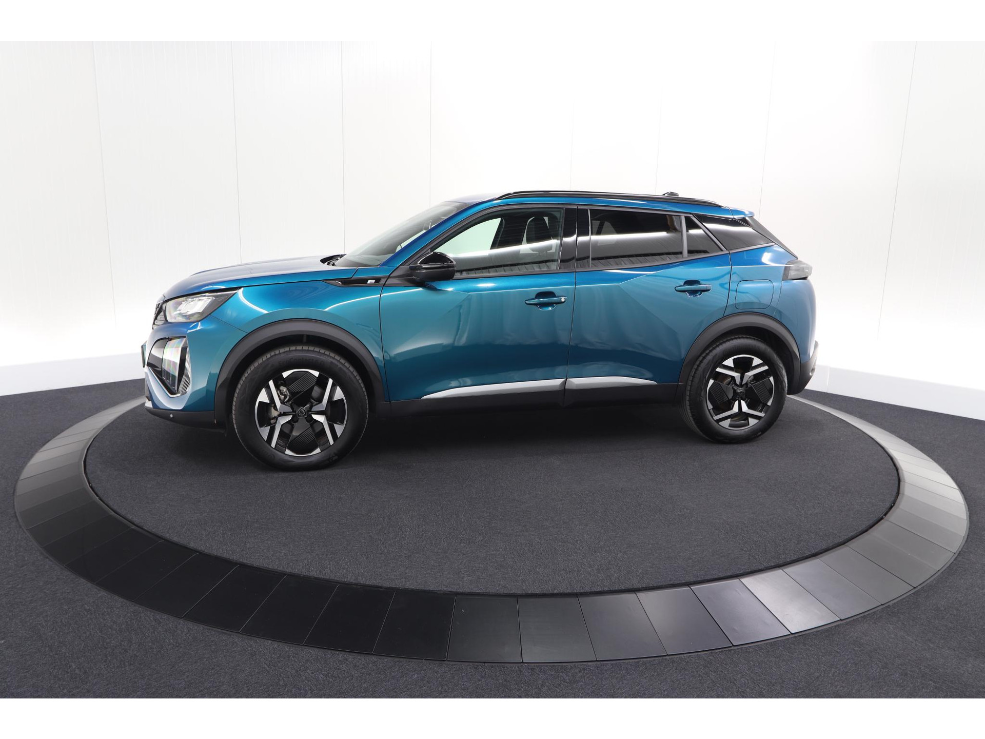 Peugeot e-2008 EV Allure Avantage 54 kWh | 11 KW Laadfunctie | Parkeersensoren | Apple Carplay