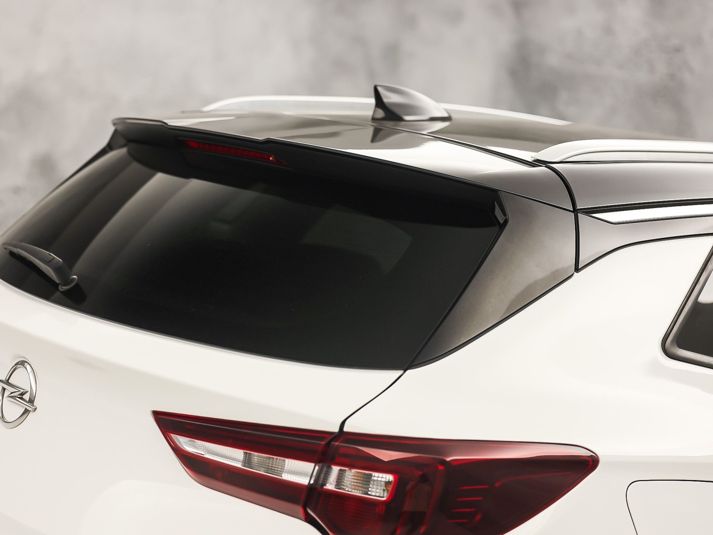 Opel Grandland X 1.2 Turbo Innovation Sport (APPLE CARPLAY, STOELKOELING/VERWARMING, MEMORY SEAT, 360 CAMERA, LEDER, GETINT GLAS, STUURWIEL VERWARMD, NIEUWE APK, NIEUWSTAAT)