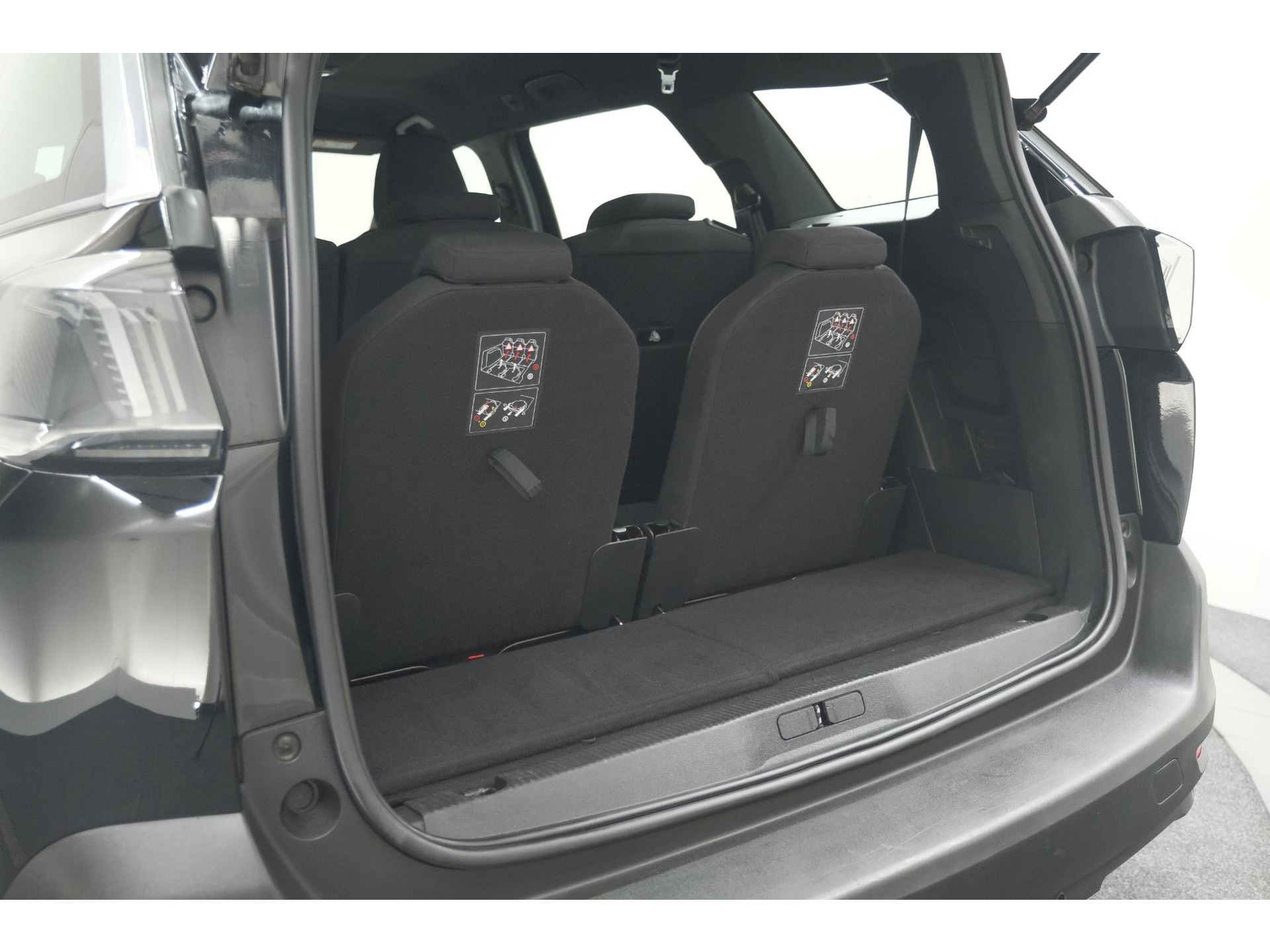 Peugeot 5008 PureTech 130 EAT8 Active Pack Business | 7 Zitplaatsen | Camera | Navigatie | Apple Carplay | Parkeersensoren