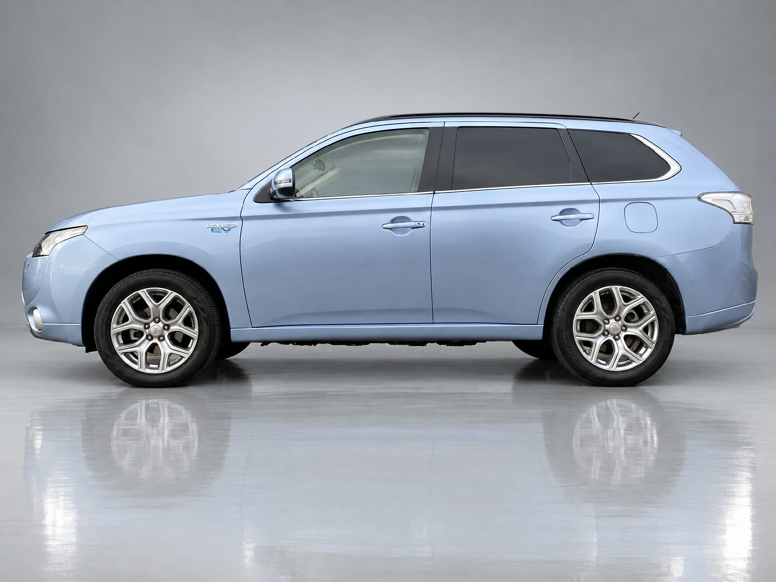 Mitsubishi Outlander 2.0 PHEV Instyle 4WD 203 pk | navigatie | leder interieur | schuifdak | trekhaak | elektr. achterklep