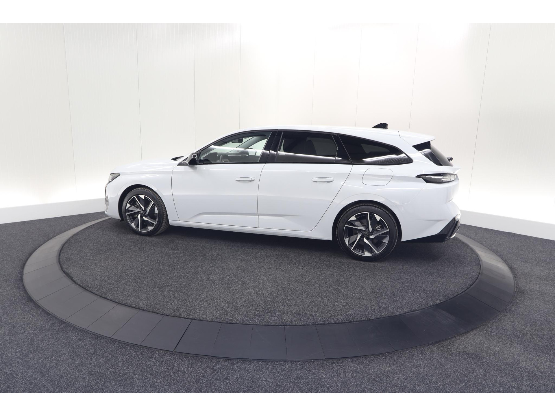 Peugeot 308 SW 1.6 Plug-in Hybrid 180 Allure | Perfecte Staat | 360 Camera | Adaptieve Cruise Control | Navigatie | Apple Carplay